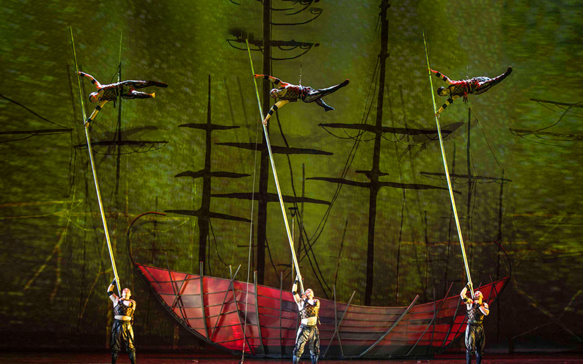 swan-lake-acrobatic-ballet-drama-03