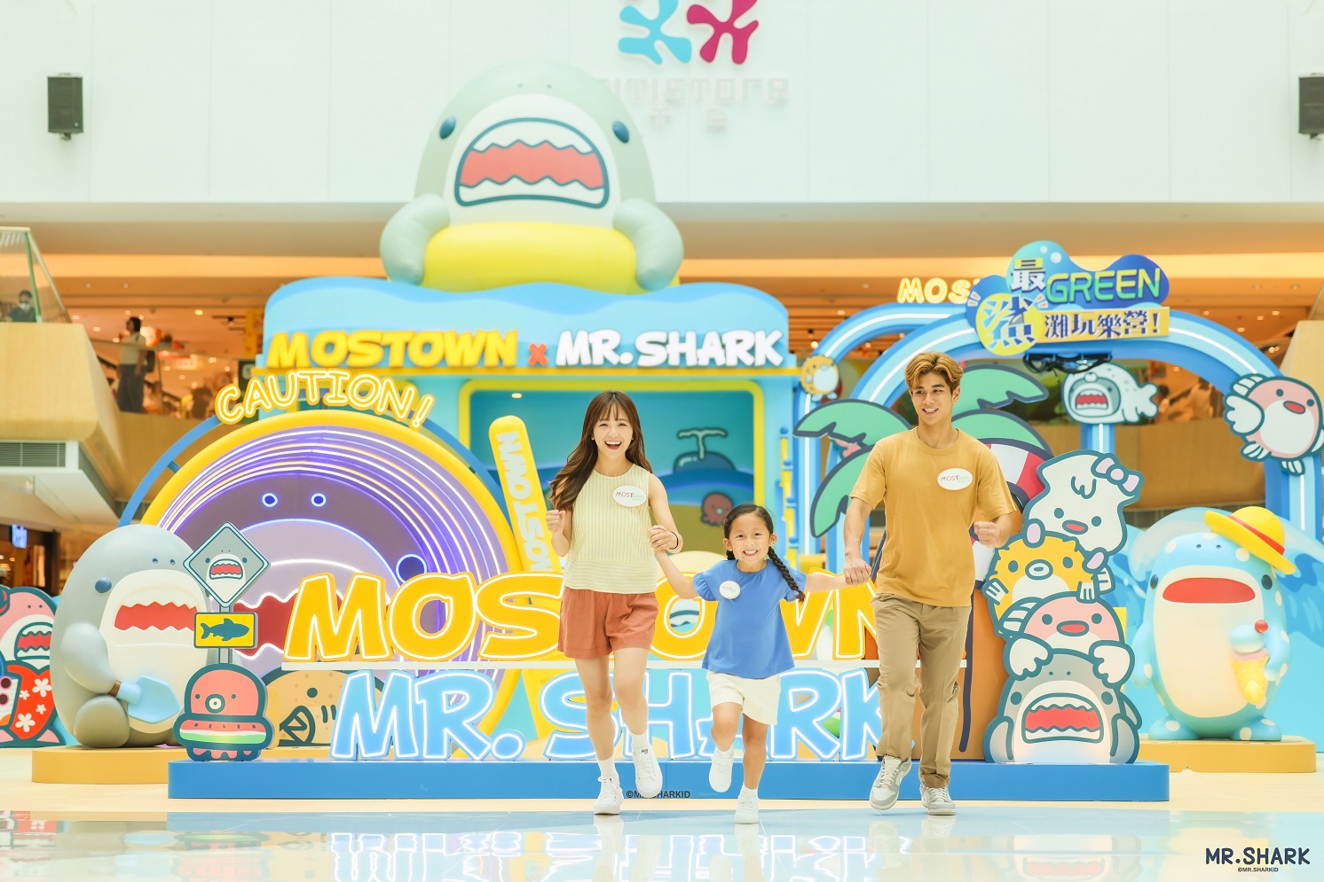 "Mr. Shark MR.SHARK to the "Ying" Fun Shooting Station"