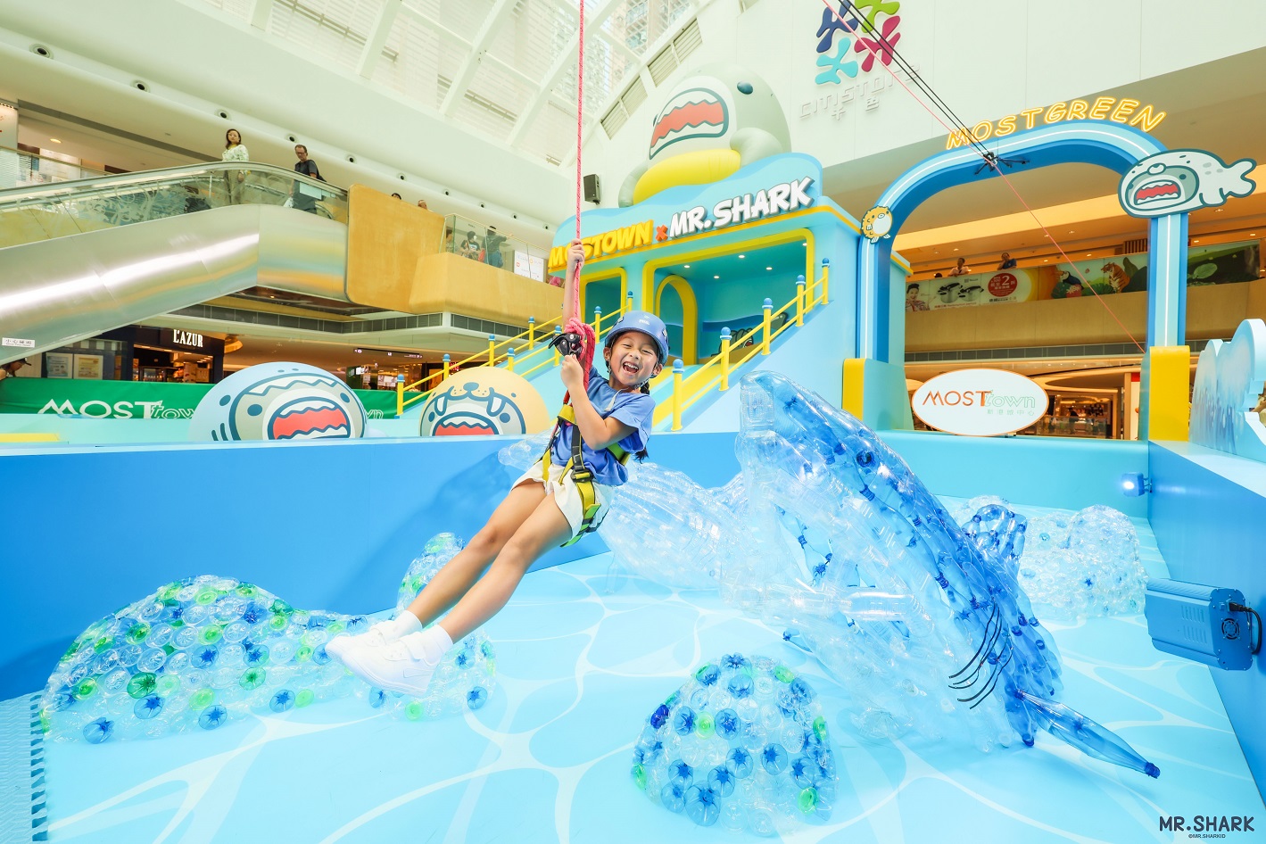 飛越10米長最Green以回收膠樽打造的環保珊瑚海