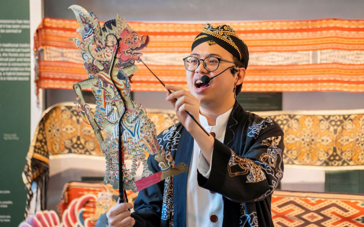 tales-from-the-nusantara-the-traditional-poem-01