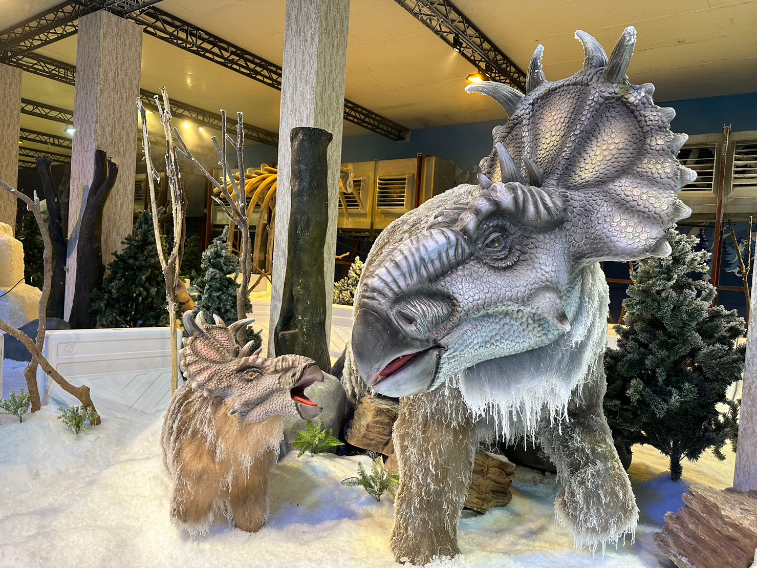 在【侏羅紀X恐龍雪世界】與恐龍一起體驗比隆冬更寒冷的世界!