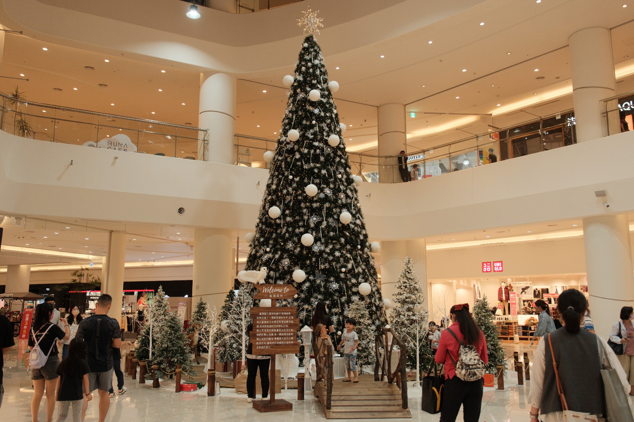 SKM Park Outlets 高雄草衙十米高巨型聖誕樹