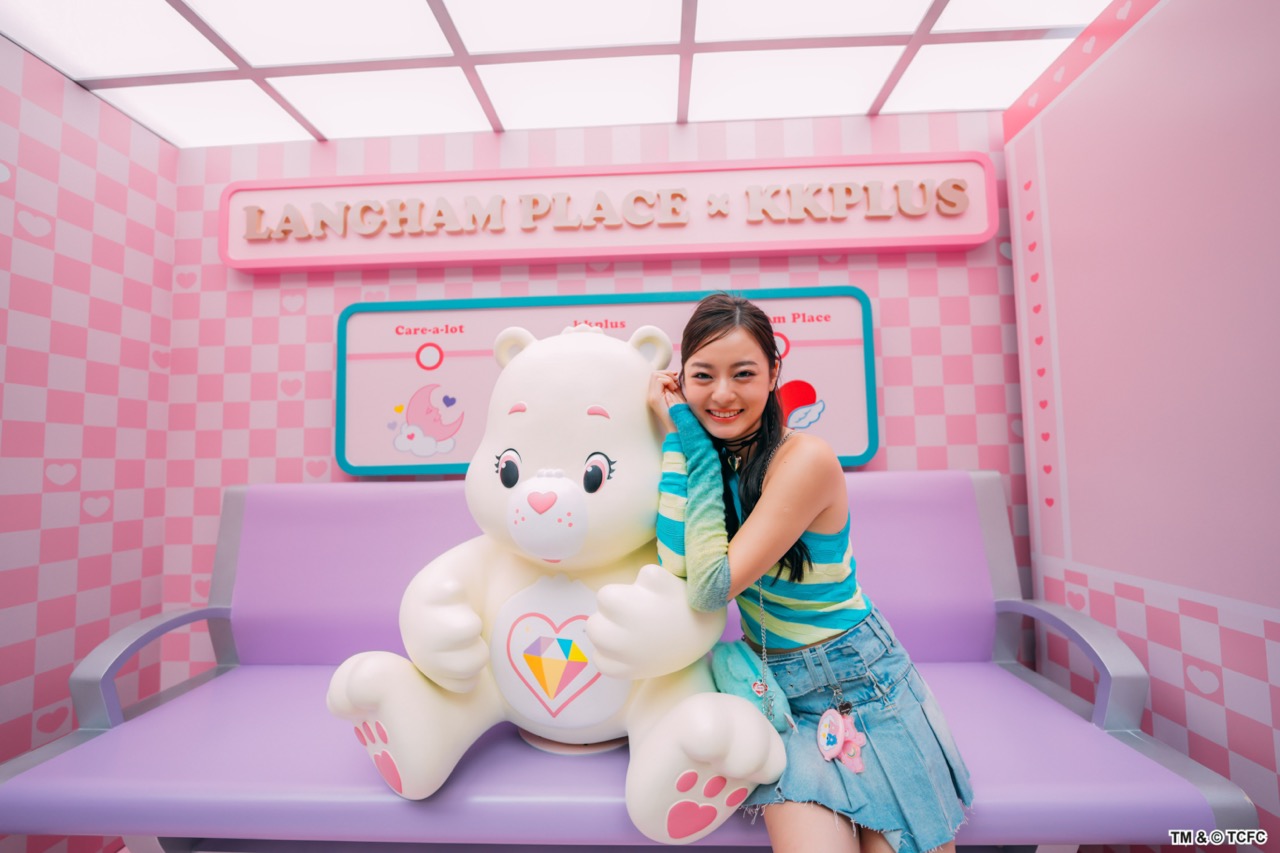 Care Bears同框「臉頰愛心」自拍 