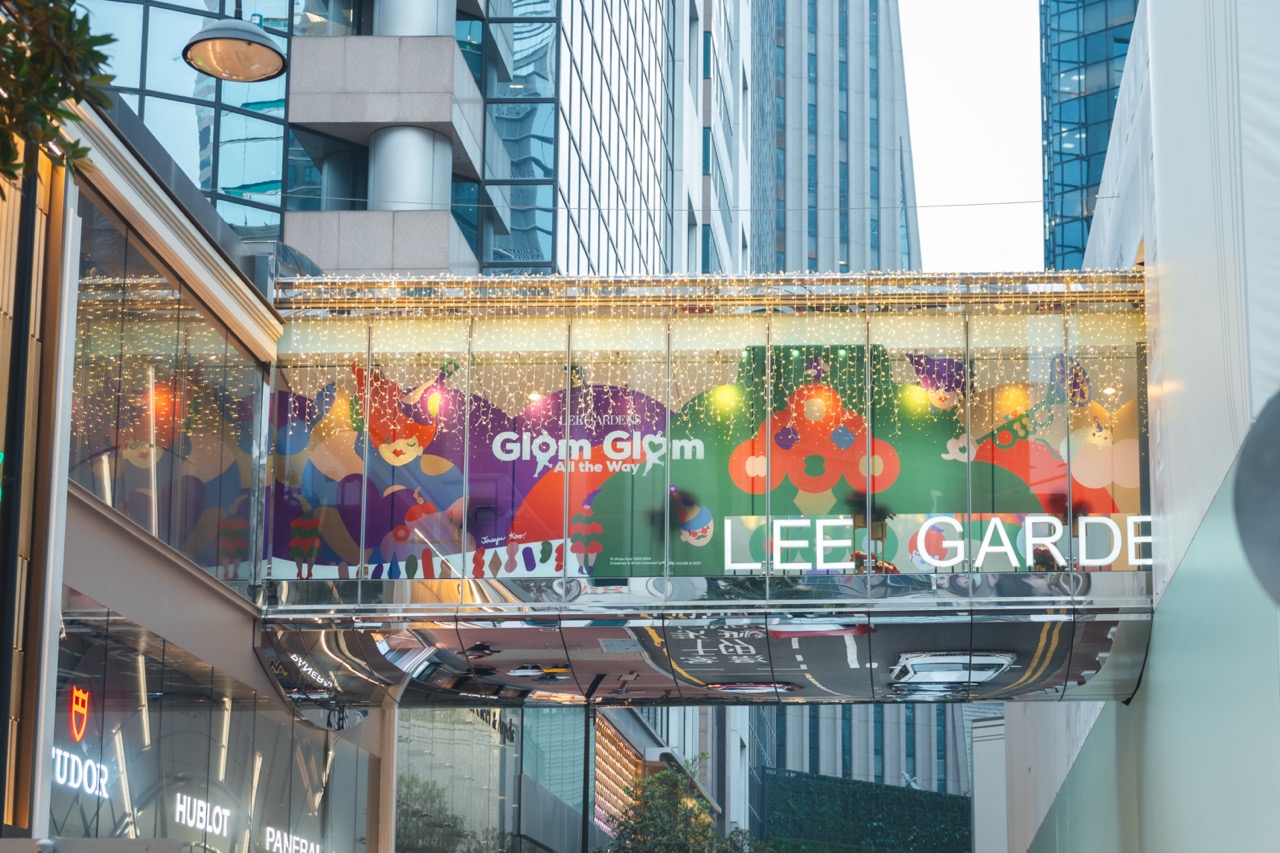 利園一期及二期天橋：「Glom-Glom Shine-Your-Way時尚天橋」