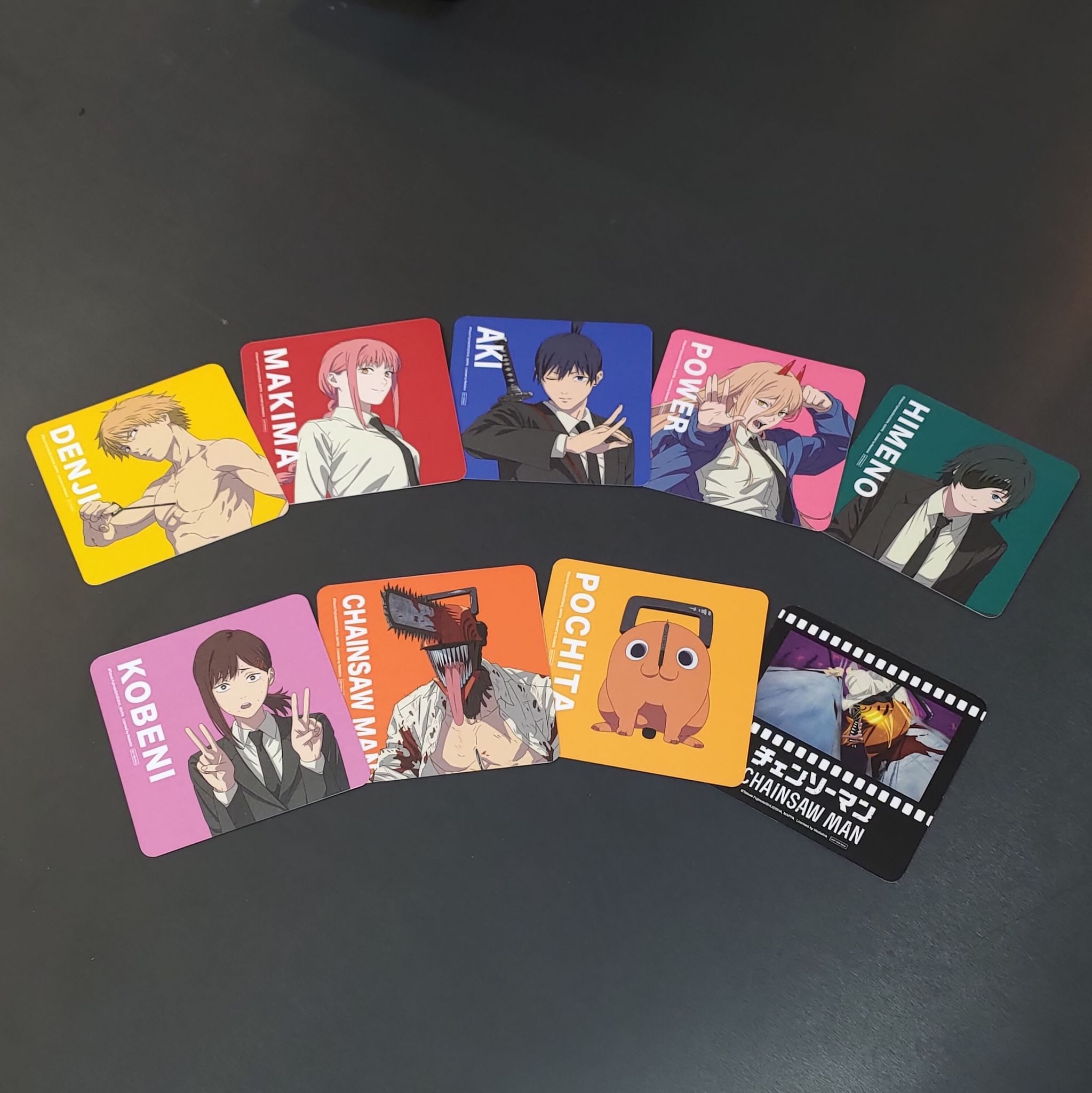 在《鏈鋸人》主題咖啡廳消費任一飲品，贈送《鏈鋸人》角色杯墊乙張