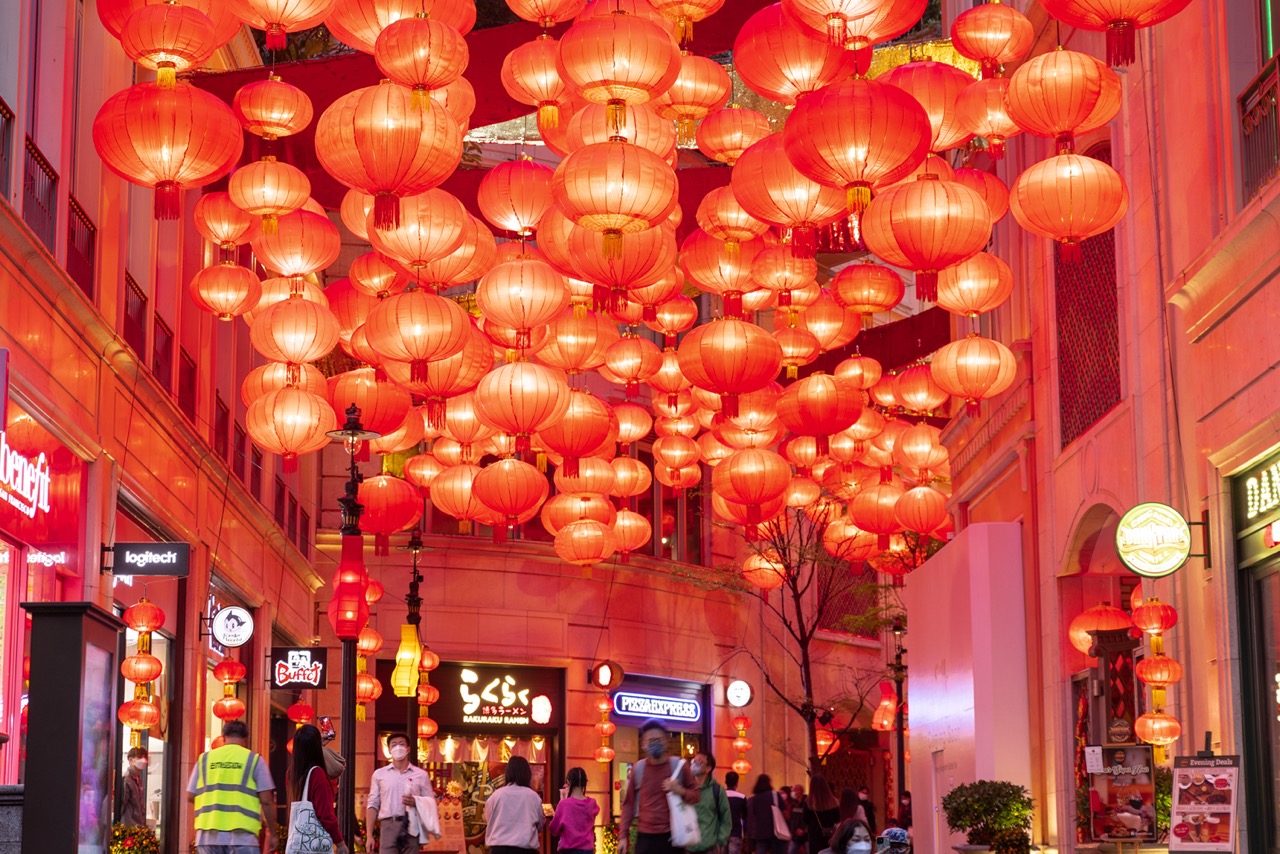 利东街新春呈献「褔鱼灯海‧金龙献岁」