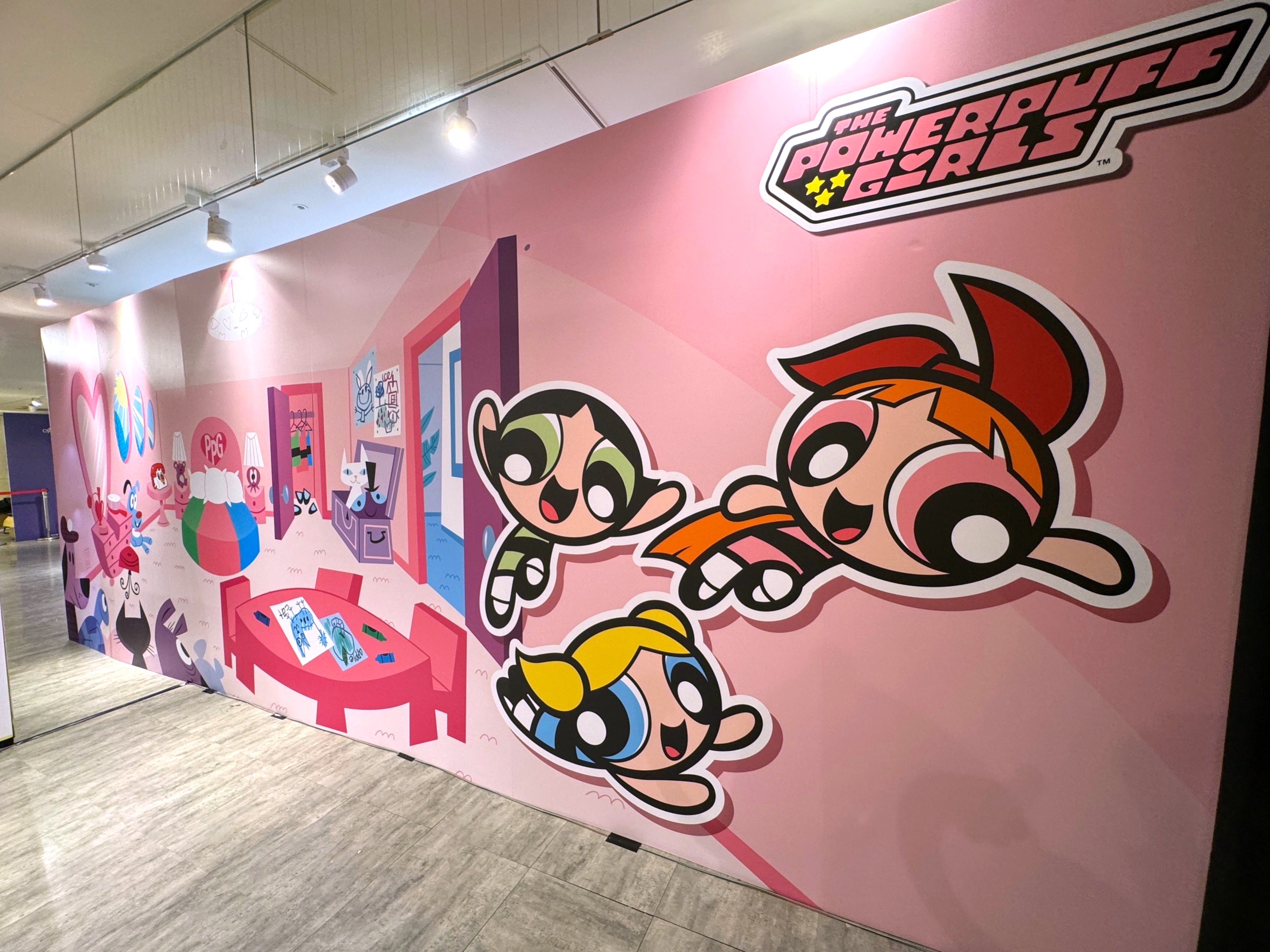 CN卡通頻道台中主題快閃店打卡點：《飛天小女警》充滿粉紅元素的少女房間