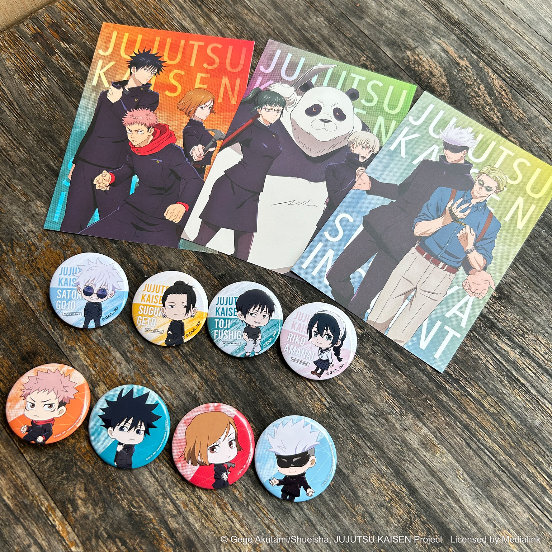 咒術迴戰澀谷事變 x 歐拉歐拉オラオラ｜期間限定主題餐酒館-線上訂位用餐禮「角色明信片」及消費周邊滿額禮「典藏Q版小胸章」