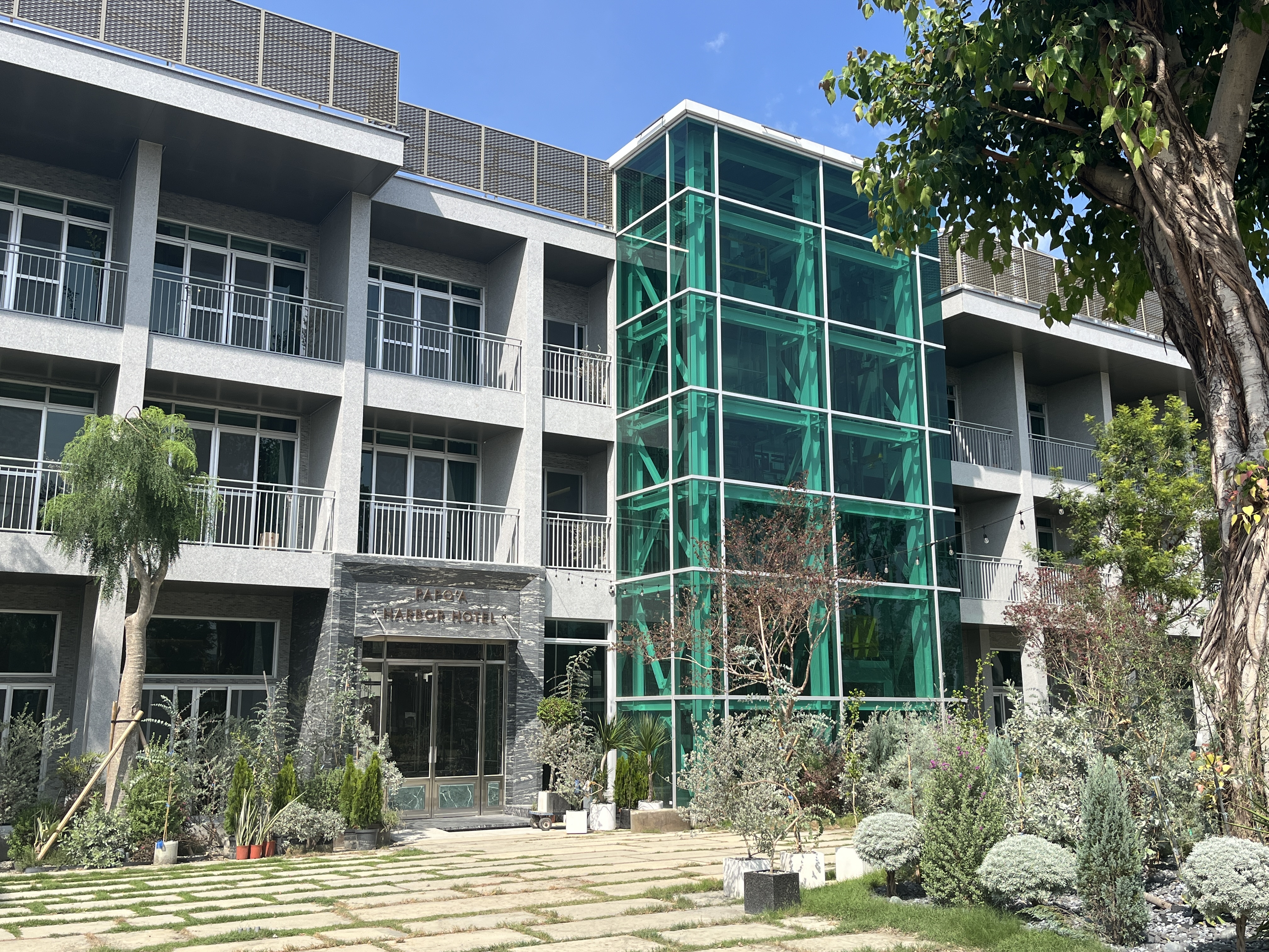 Papo'A Harbor Hotel