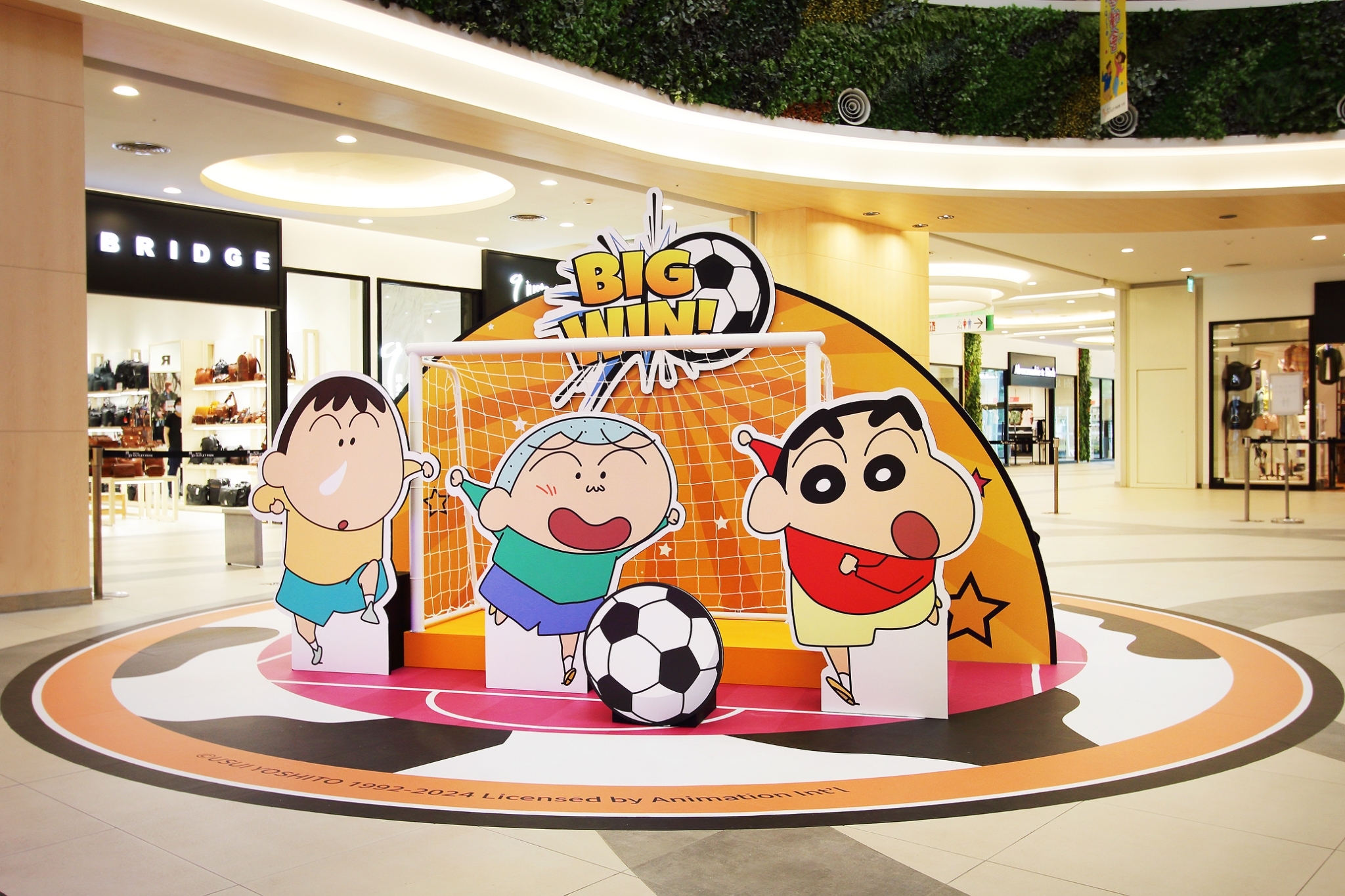 台南三井Outlet「蠟筆小新動感夏日大作戰」打卡點：足球大對決