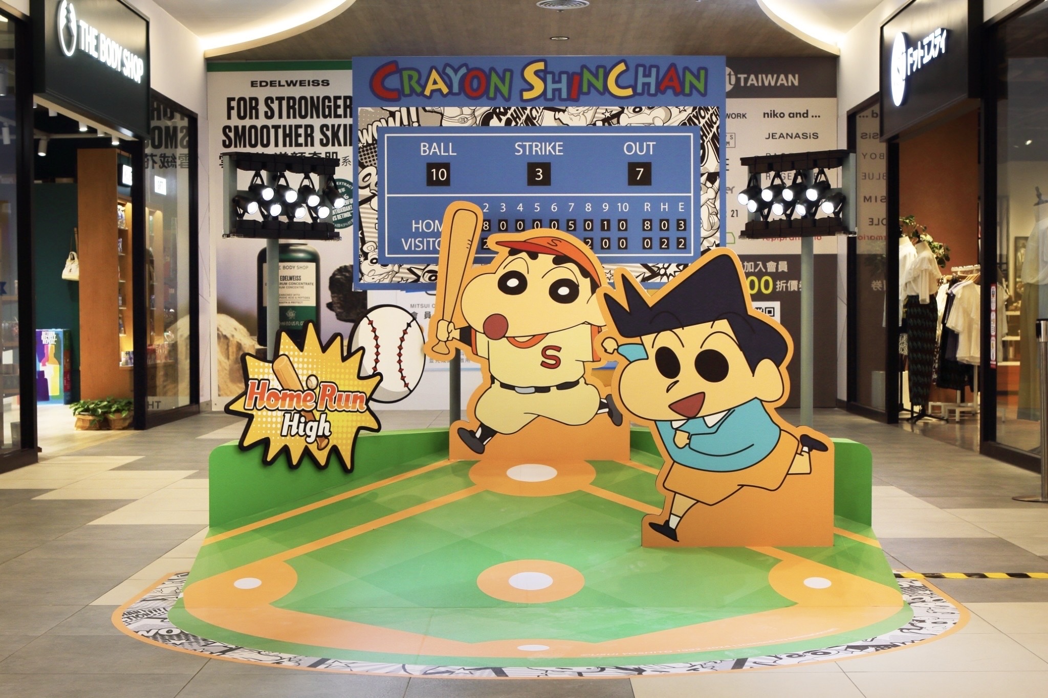 台南三井Outlet「蠟筆小新動感夏日大作戰」打卡點：棒球殿堂