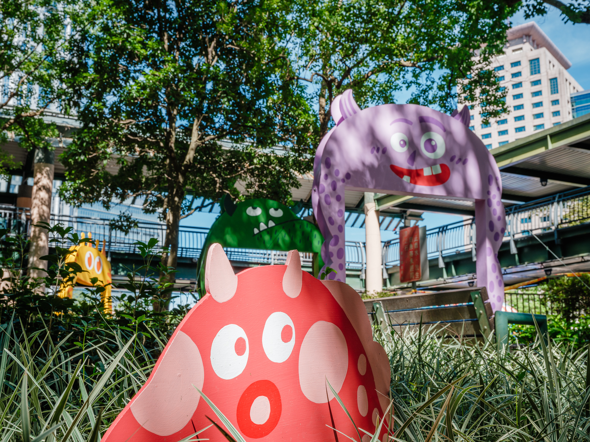 2024新北市兒童藝術節「怪獸小徑」精彩亮點-「怪獸村」由禹禹藝術工作室創作,彷彿進入一個奇幻的世界