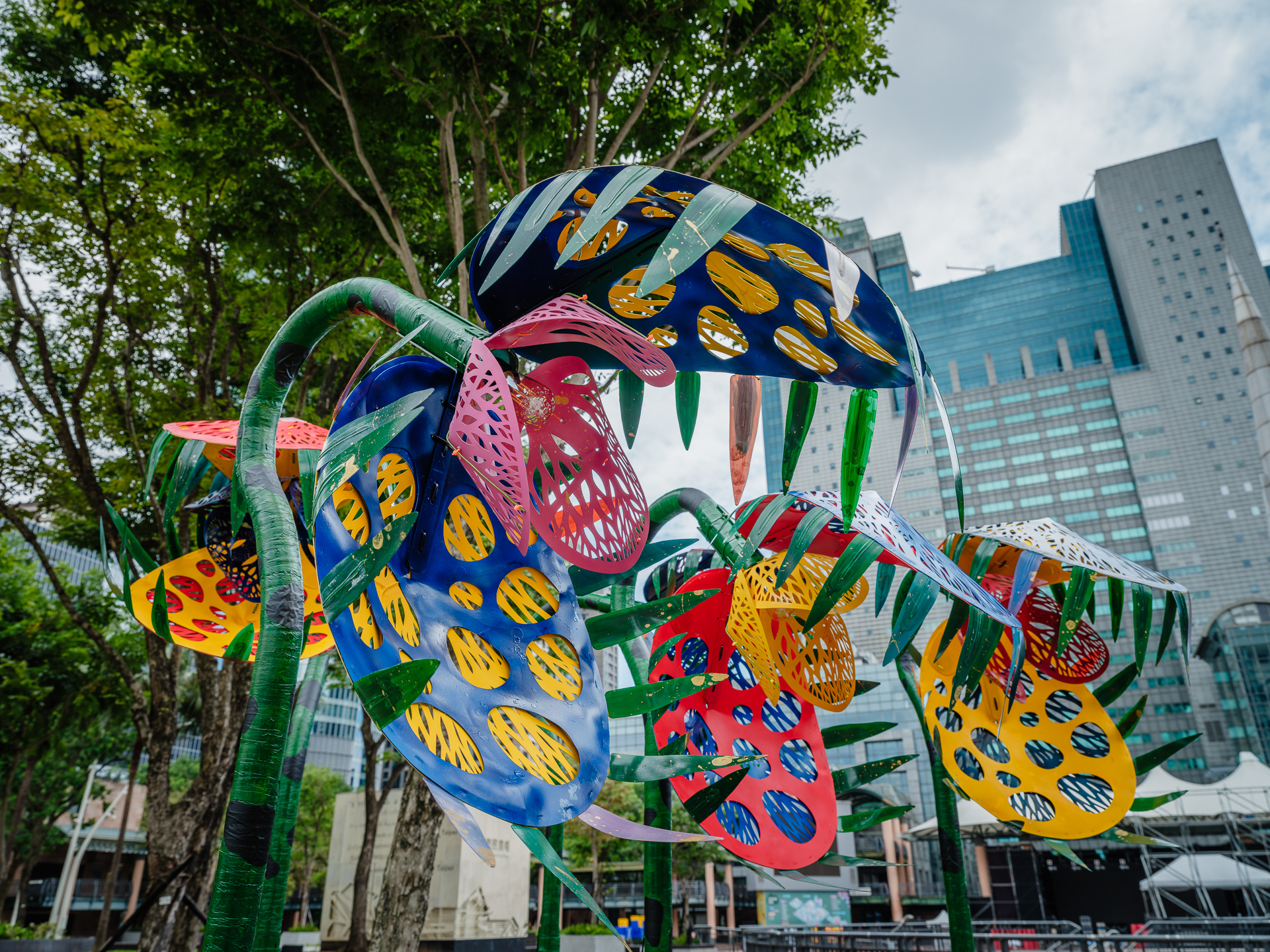 2024新北市兒童藝術節「怪獸小徑」精彩亮點-「怪獸花園」由國吉滿 Kuniyoshi Mitsuru 創作,是一個充滿奇幻與驚喜的地方