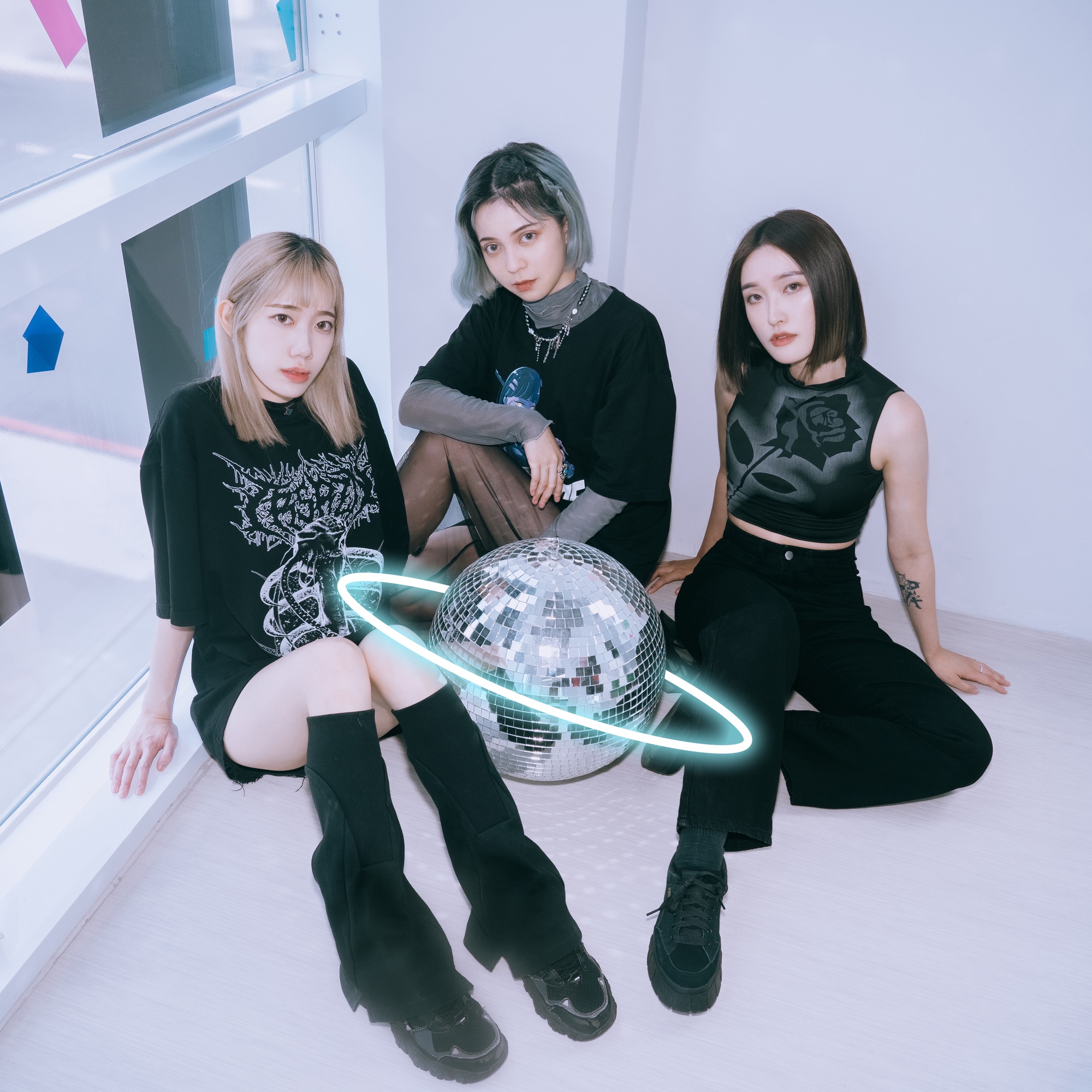 台灣女子金屬行星 - MakeMake：來自台灣的MakeMake，成員來自台灣北中南各地，由主唱Ruby、吉他手Leevia和貝斯手Philis組成，擅長將前衛金屬核基底搭配電子合成氛圍舖墊，並以主唱爆發力十足的吼腔，展現出強大的音樂爆發力。