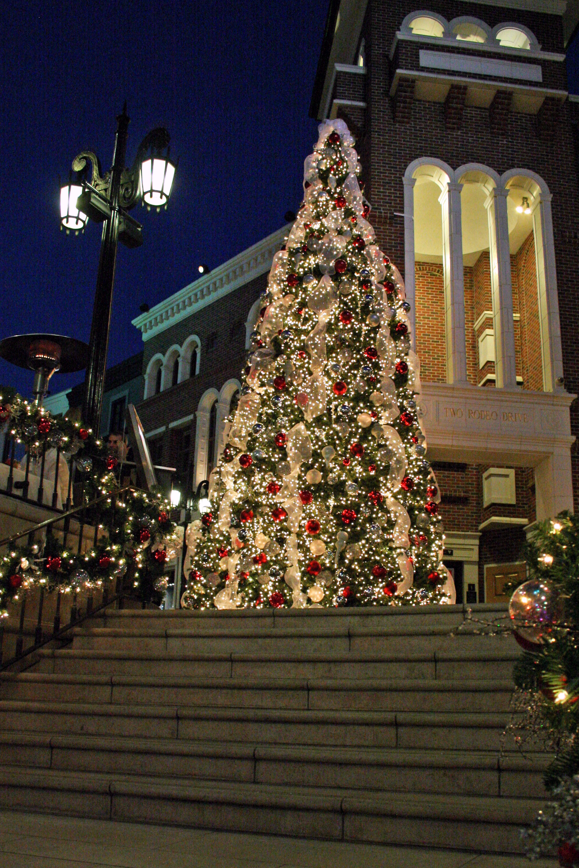 Beverly Hills' Annual Rodeo Drive Holiday Lighting Celebration 2024