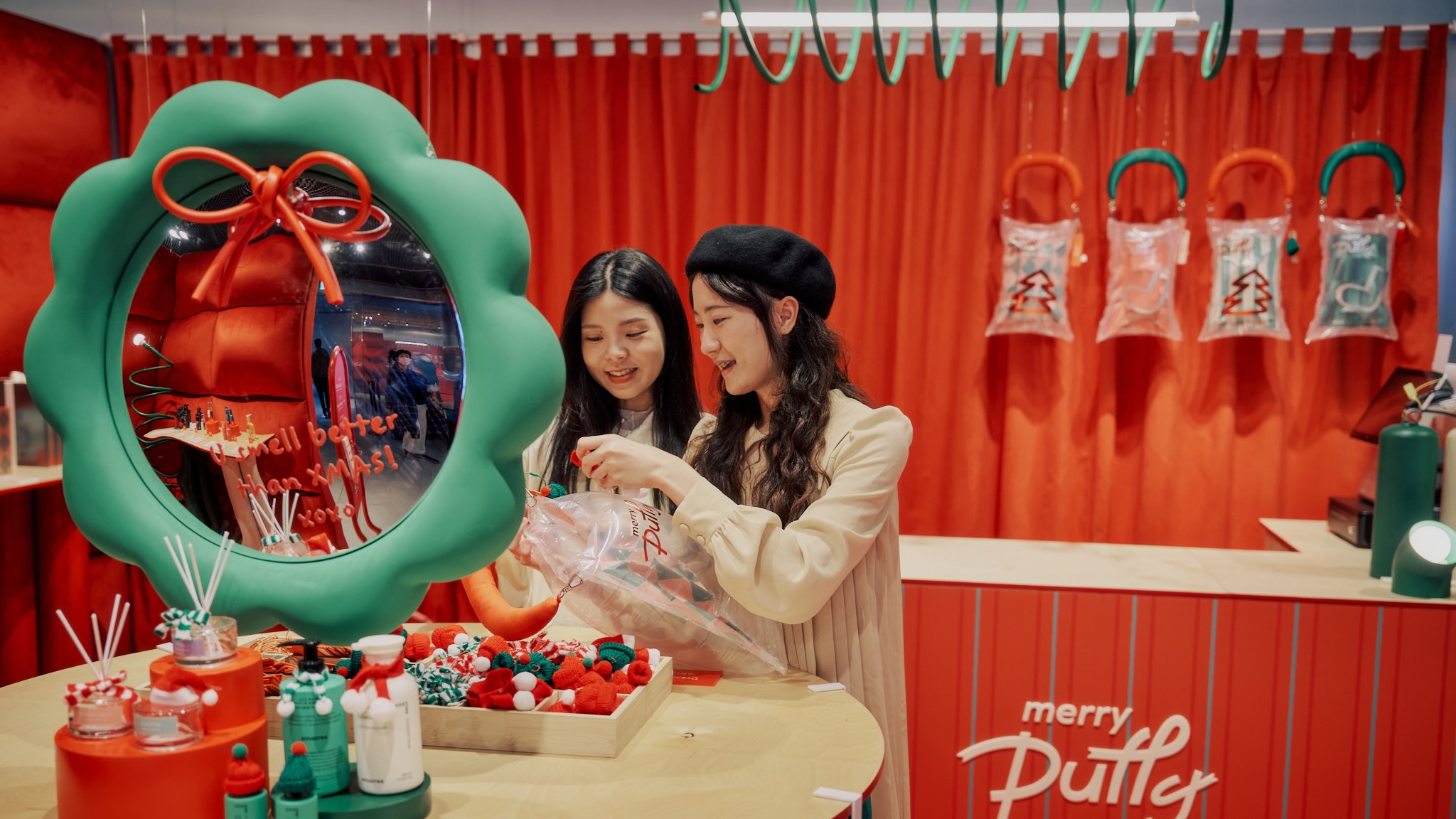 勤美草悟聖誕村帶來勤美誠品限定快閃店「merry Puffy」帶來豐富的香氛驚喜，集結包括10/10 HOPE、Maison Margiela等13家香氛品牌