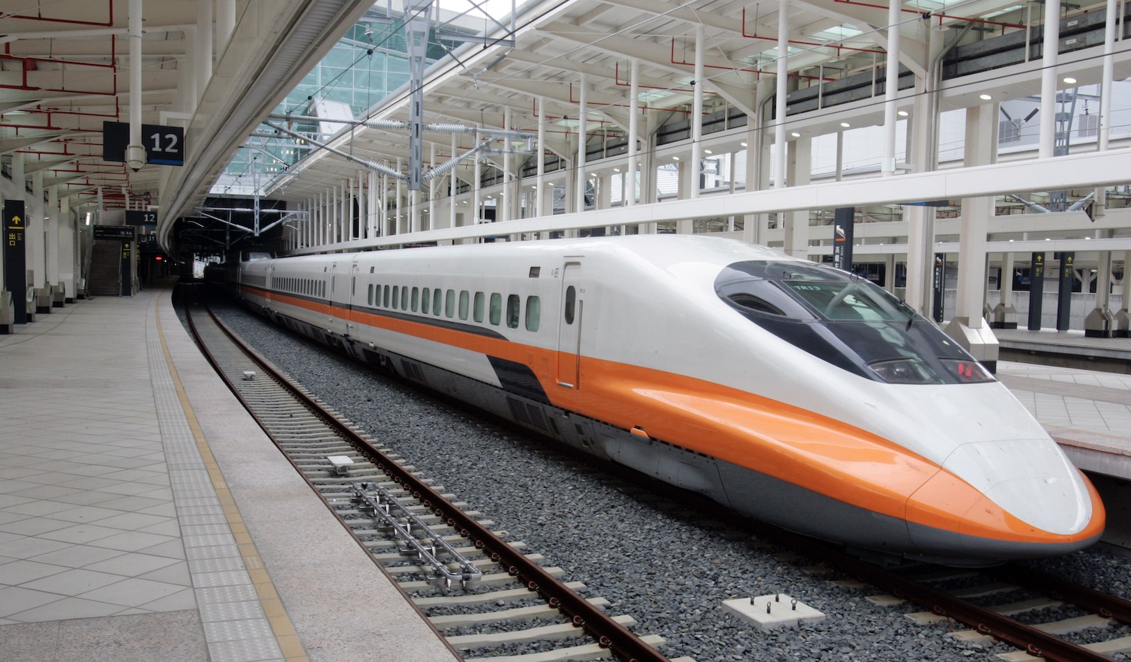 台湾高速鉄道（台湾新幹線）開通記念硬貨 台湾高速鉄道の新型車両形式「末尾にイニシャルT」外装も従来車