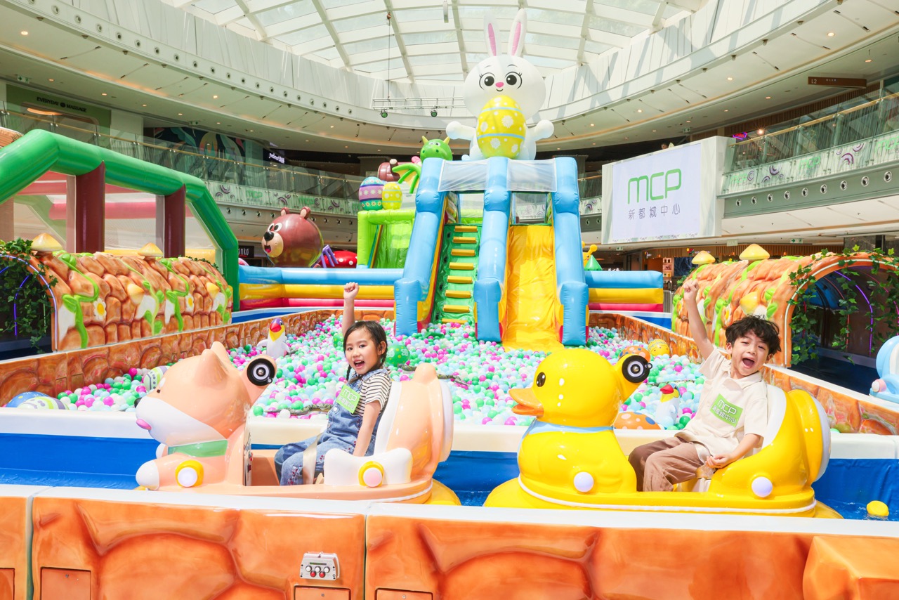 全港獨有首個結合充氣彈床的水上漂流船