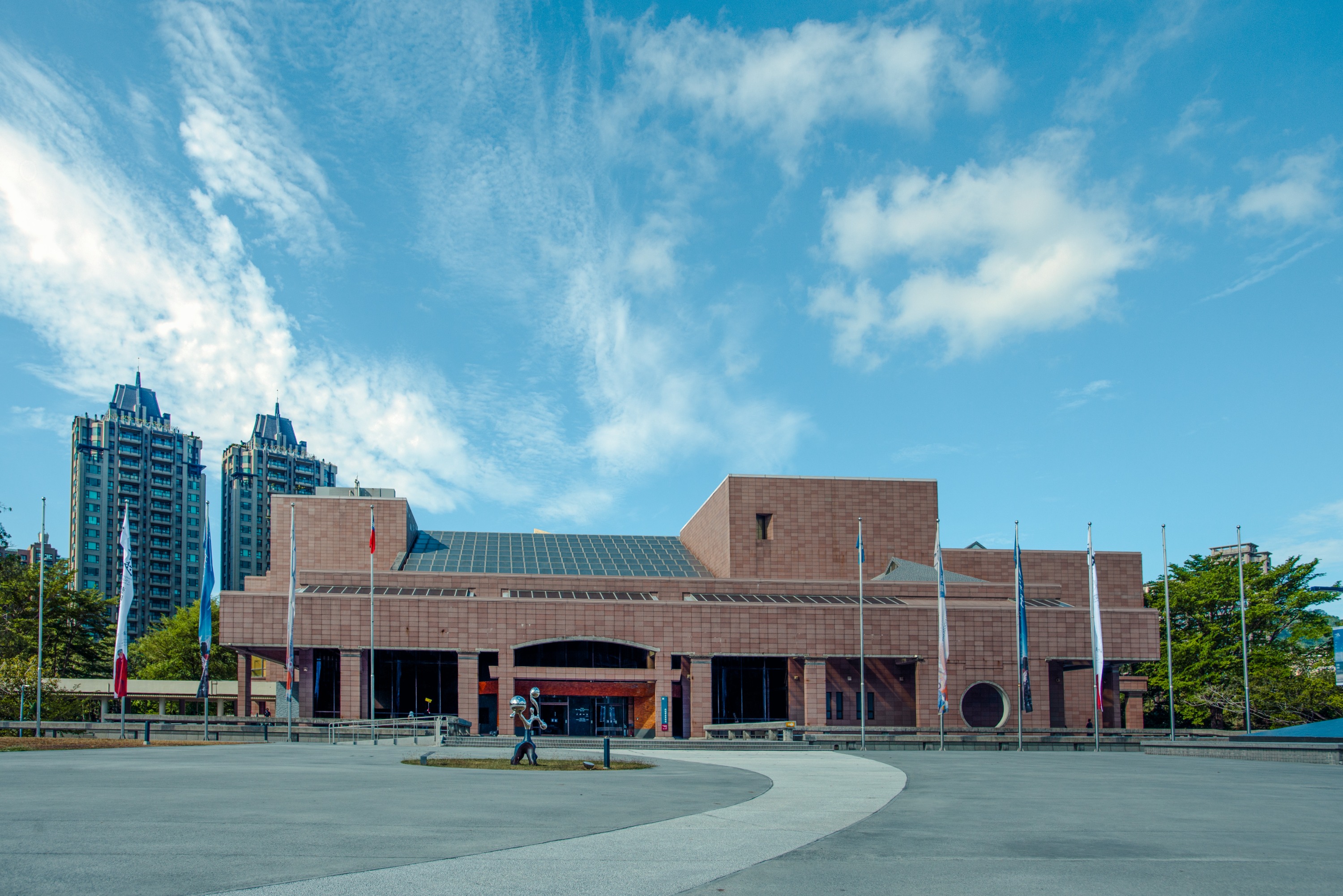 高美館館體大門