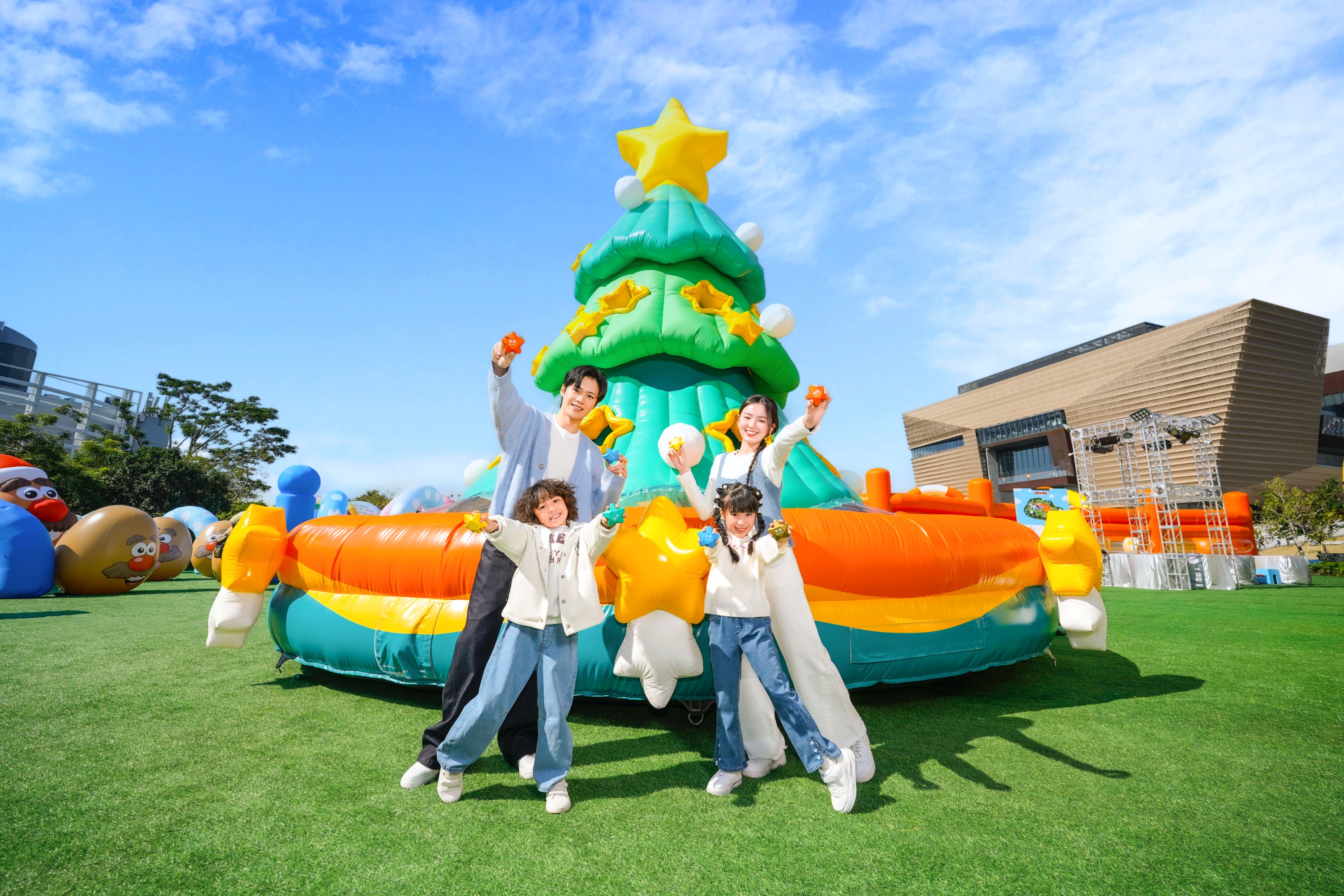 Merry Balloon Park“ Riesiger traumhafter aufblasbarer Vergnügungspark -  Klook, Vereinigte Staaten, image size:3000x2000