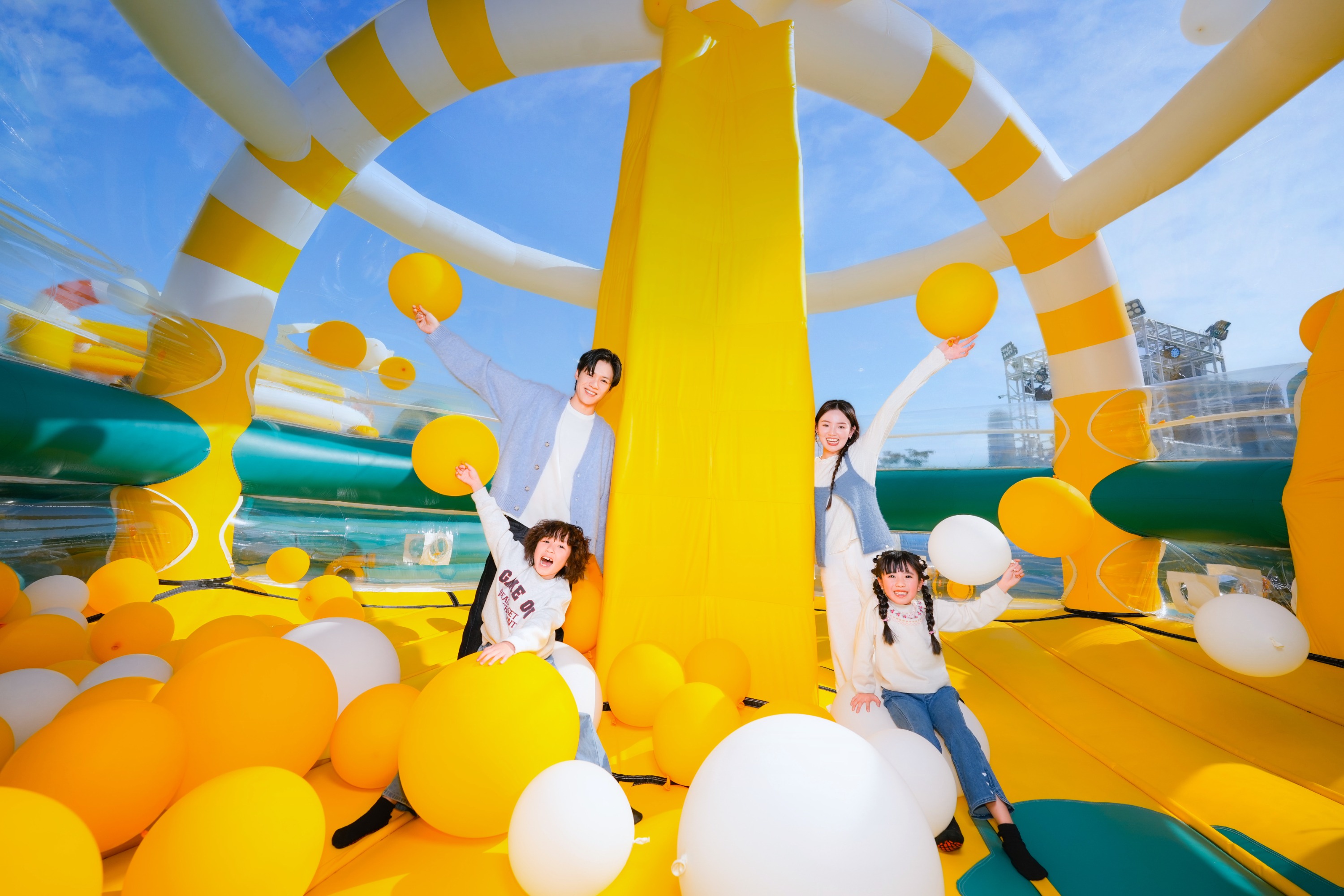 Merry Balloon Park“ Riesiger traumhafter aufblasbarer Vergnügungspark -  Klook, Vereinigte Staaten, image size:3000x2000