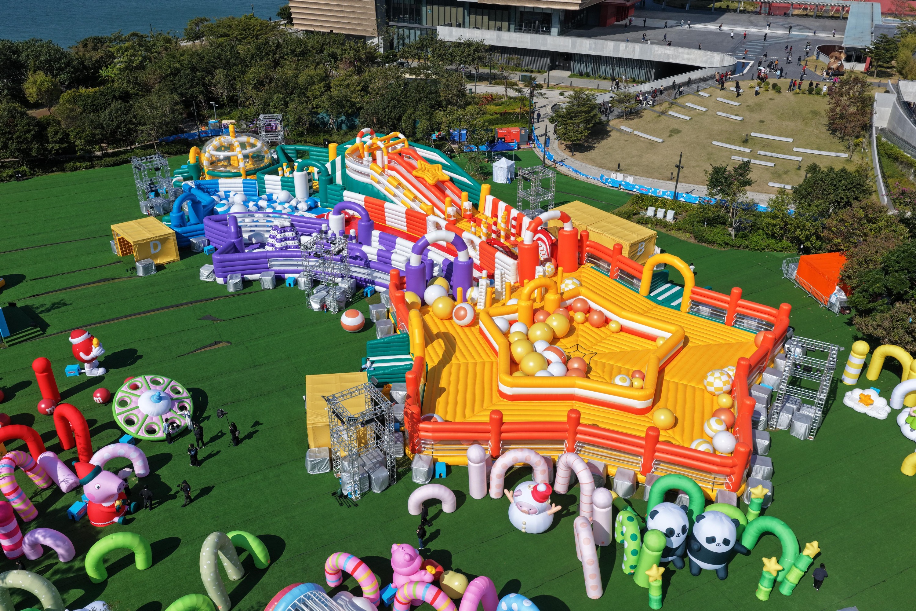 Merry Balloon Park“ Riesiger traumhafter aufblasbarer Vergnügungspark -  Klook, Vereinigte Staaten, image size:3000x2000