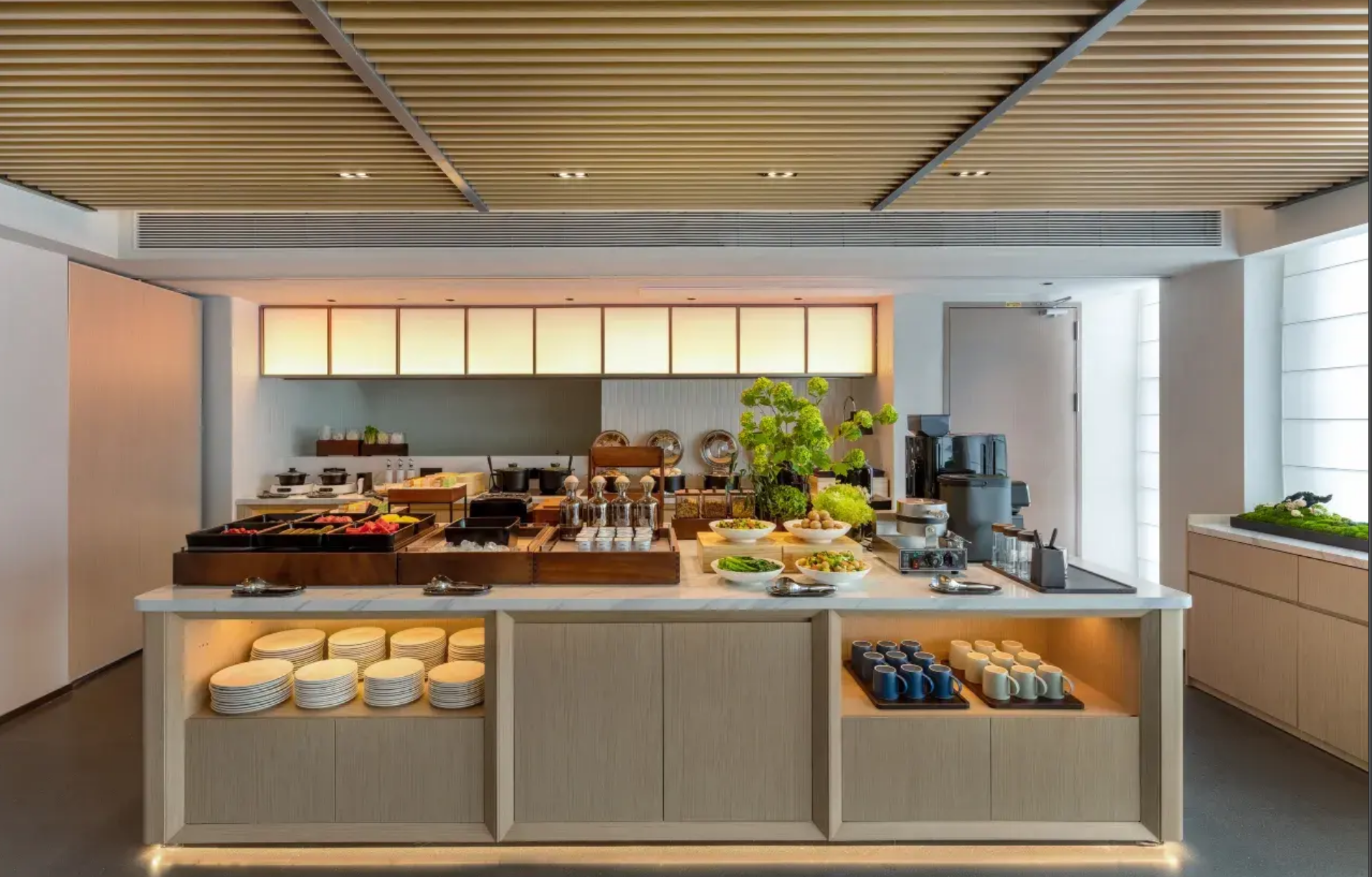 CYBO Station SSAW Hotel Hualin Temple Subway Station ShangxiajiuPedestrian Street Guangzhou · Dining spaces