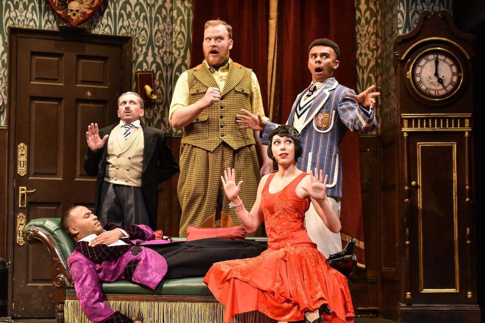 the play that goes wrong performance