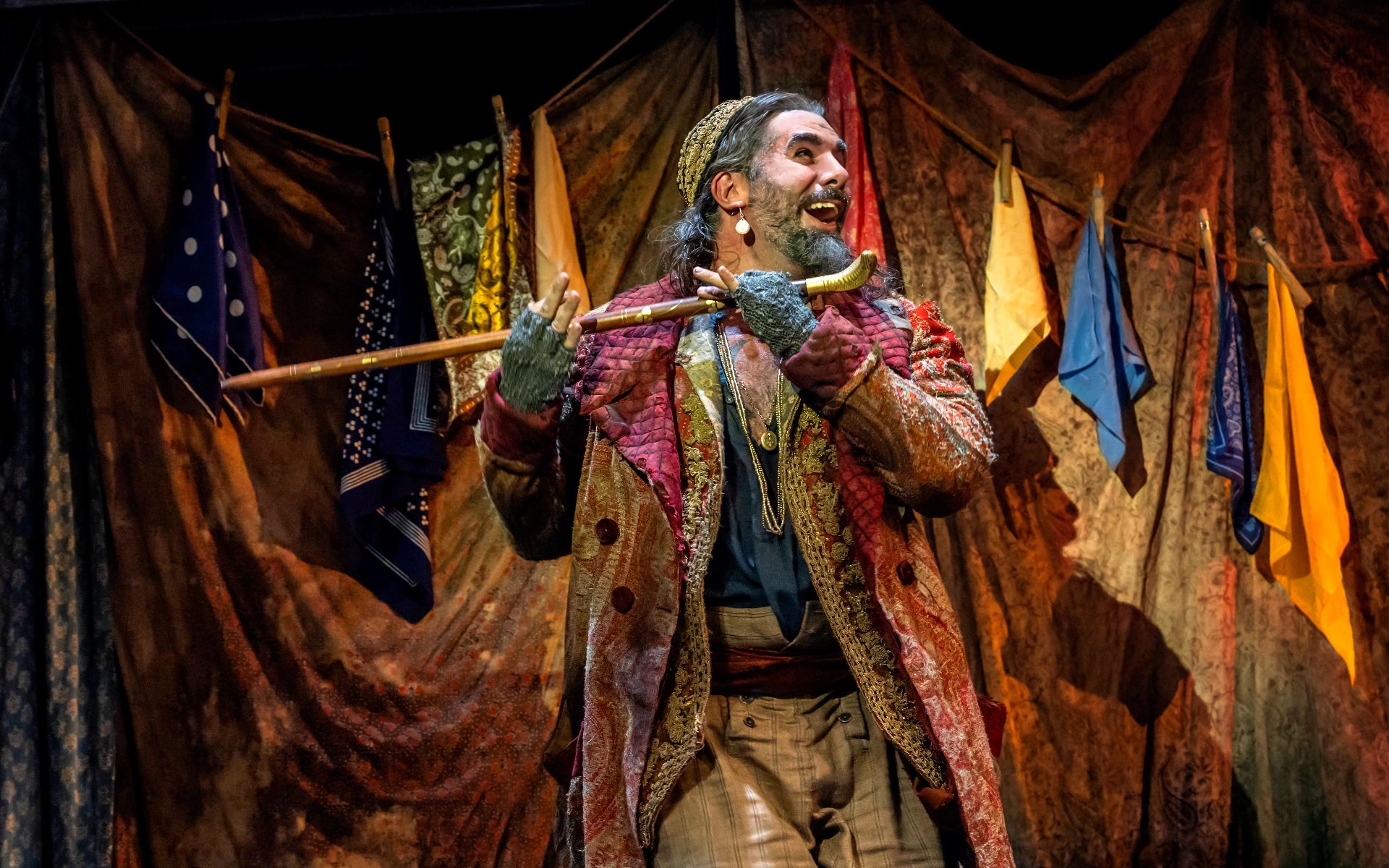 Watch the legendary Simon Lipkin bring Fagin to life in this spectacular new production