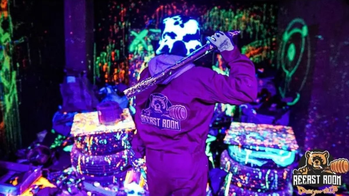 REEAST ROOM - Rage Room Experience (Tokyo, Nishi-Shinjuku)
