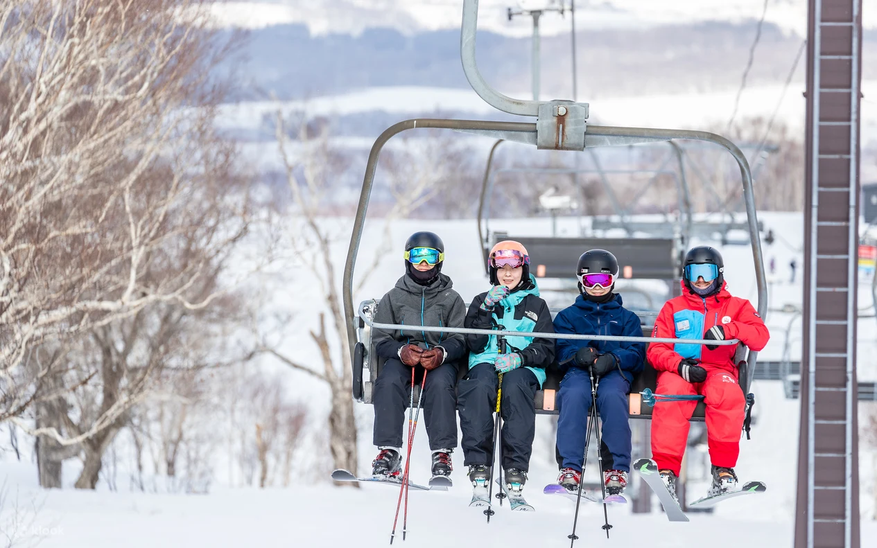 Ski Rental at Niseko Sports Hanazono