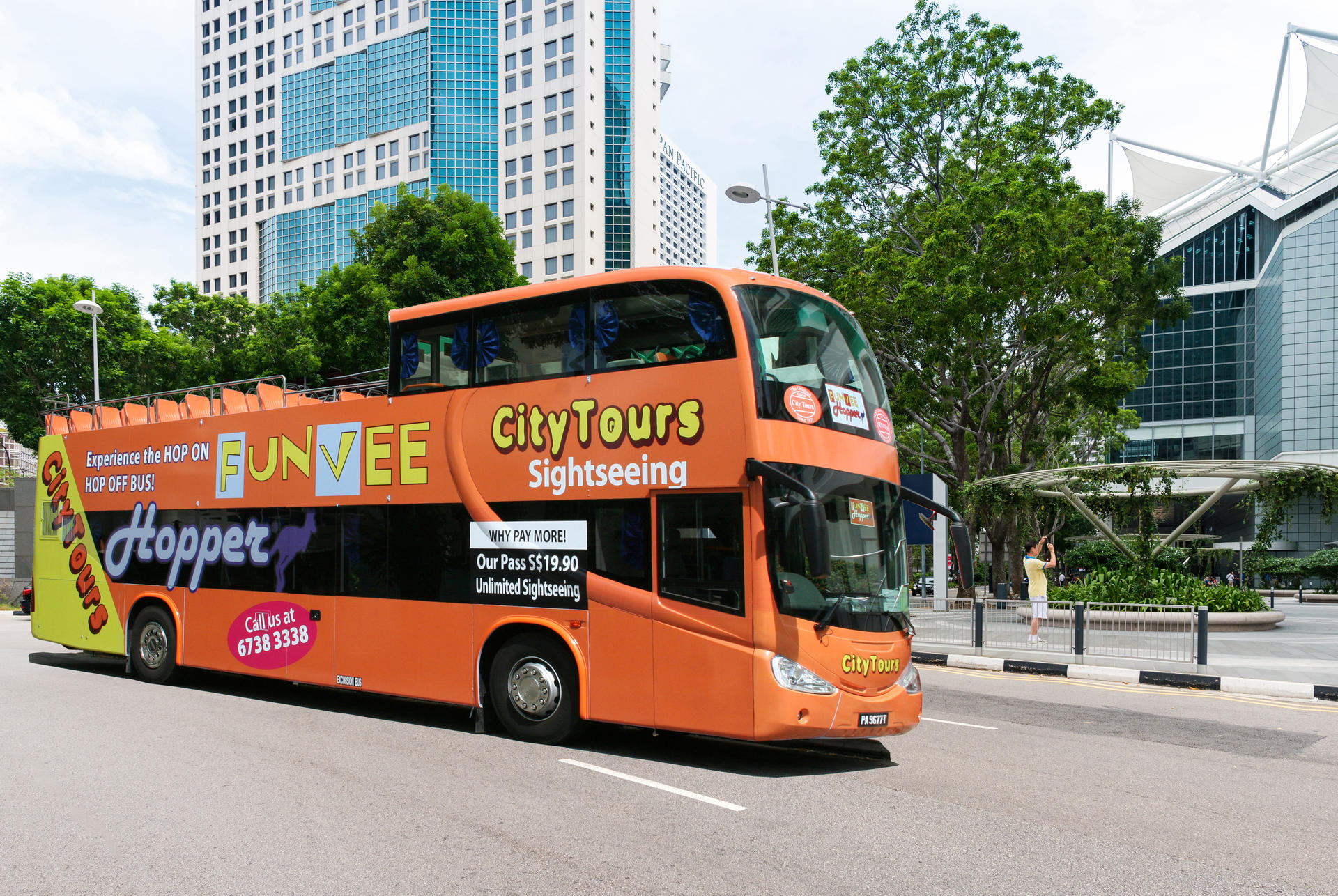 FunVee Hop On Hop Off Bus Tour - Thumbnail 2