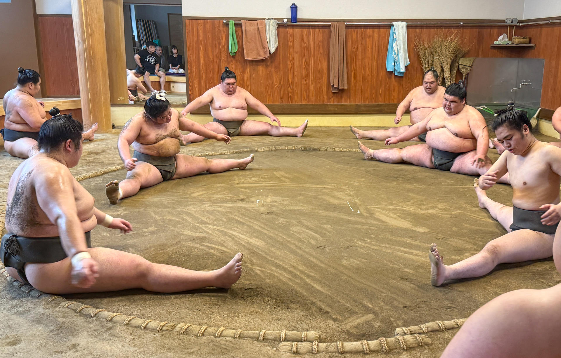 Tokyo Real Sumo Morning Practice with Expert Reporter - Thumbnail 33