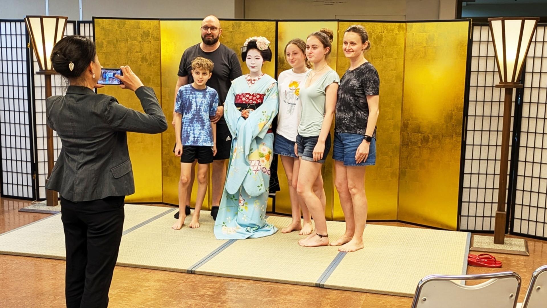 MEET MAIKO: Meet-&-Greet, Maiko Show & Experience in Kyoto - Thumbnail 7