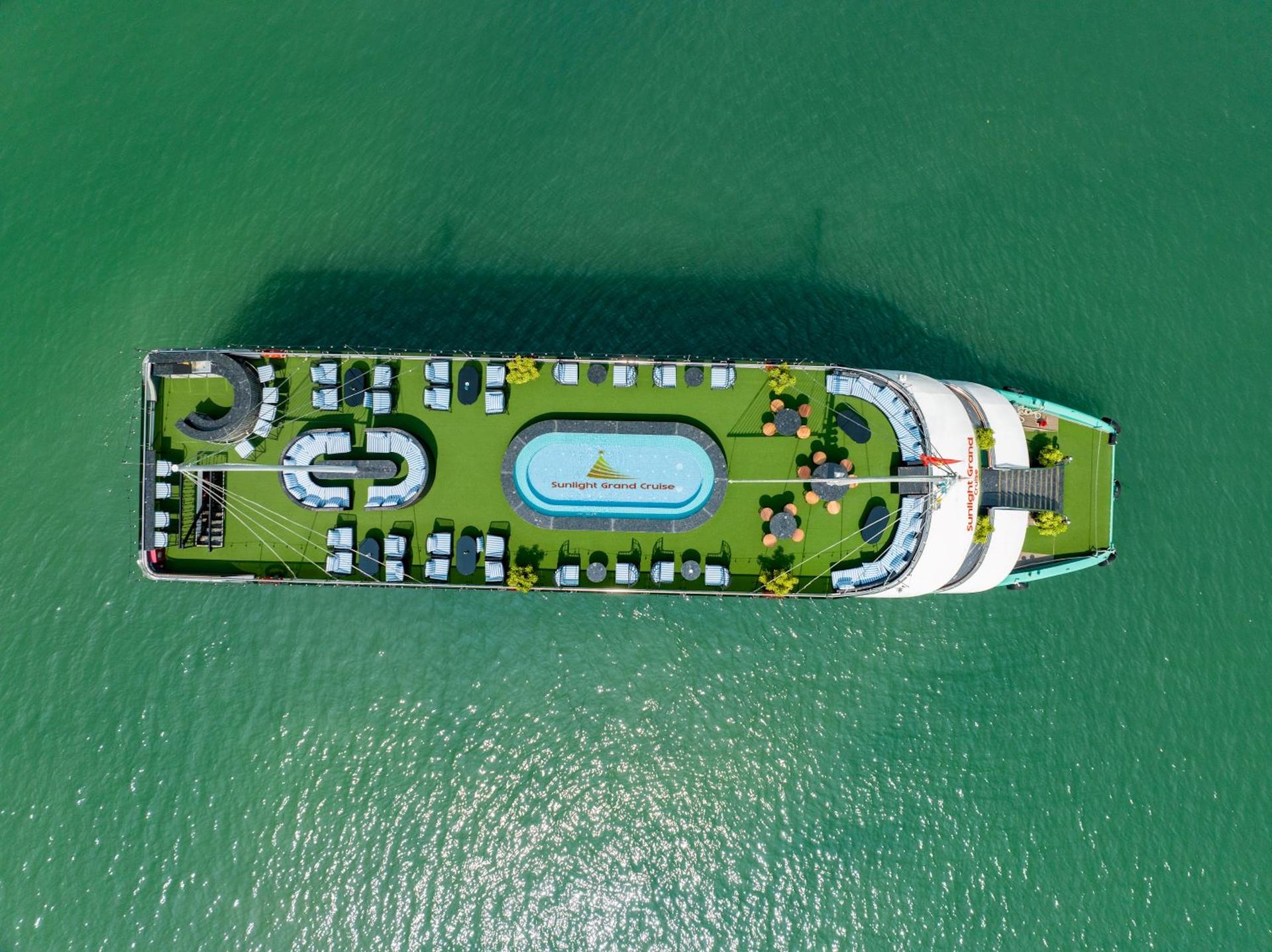 Sunlight Grand Day Cruise: Ha Long Bay, Sung Sot, Titop Island - Thumbnail 23