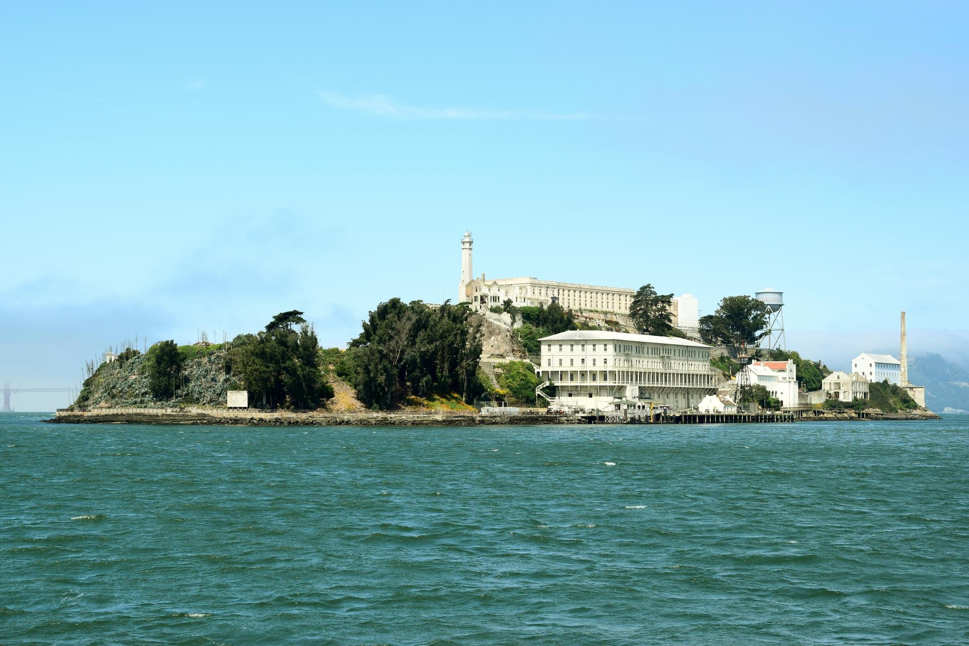 Escape from the Rock Cruise around Alcatraz Island - Thumbnail 4