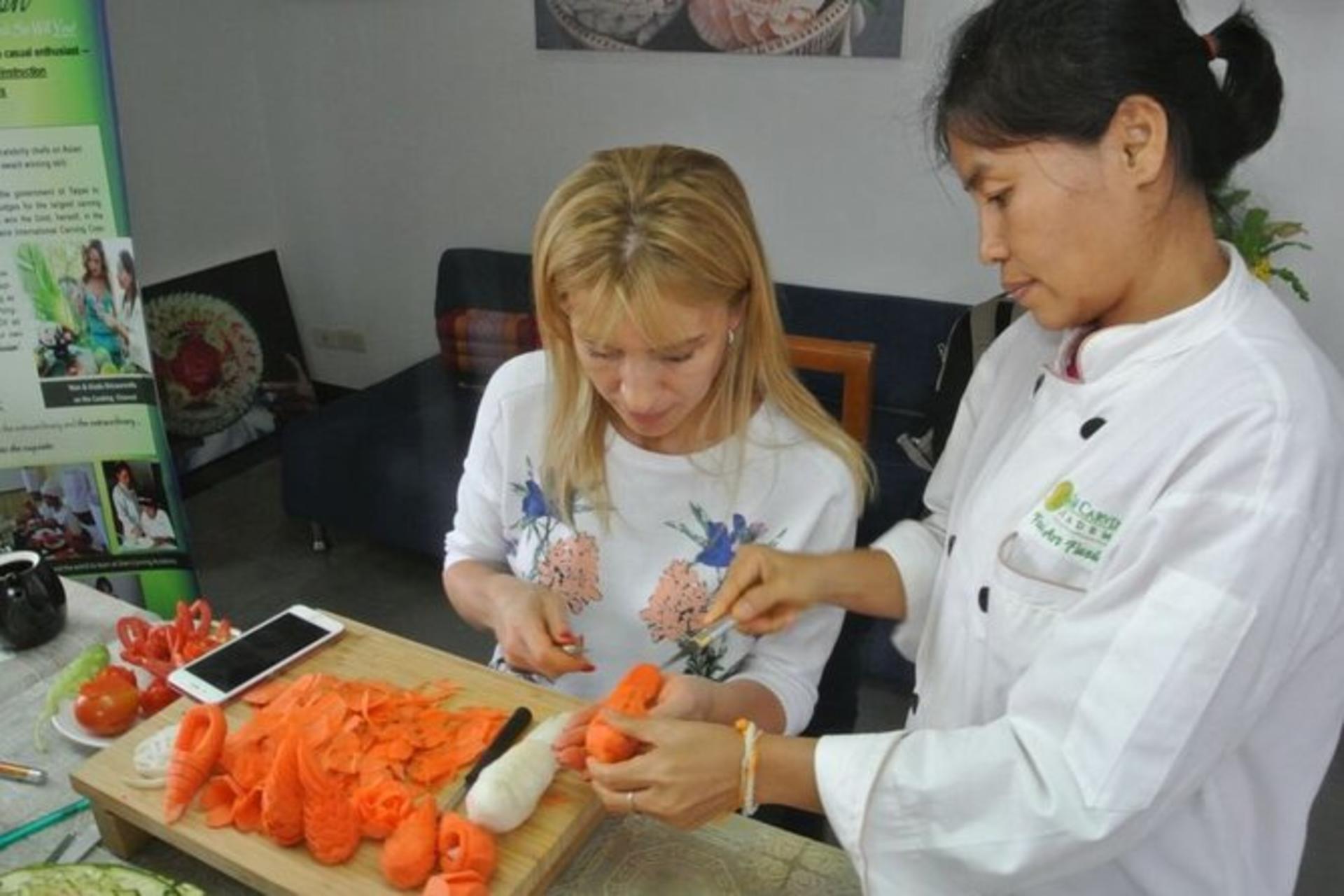 Traditional Thai Fruit and Vegetable Carving Class - Thumbnail 19