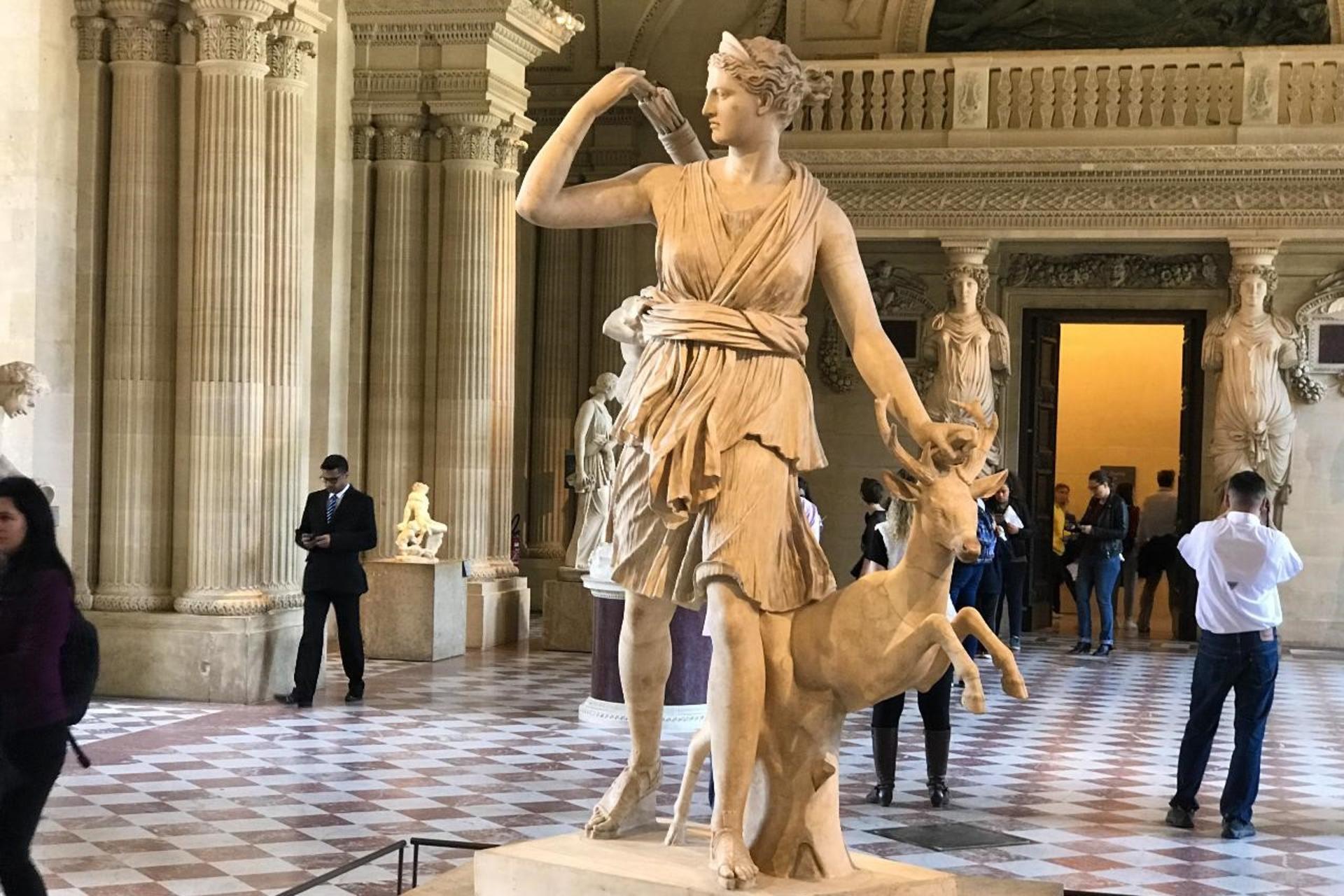 Skip-the-line Louvre Museum Small Group Guided Tour - Thumbnail 4