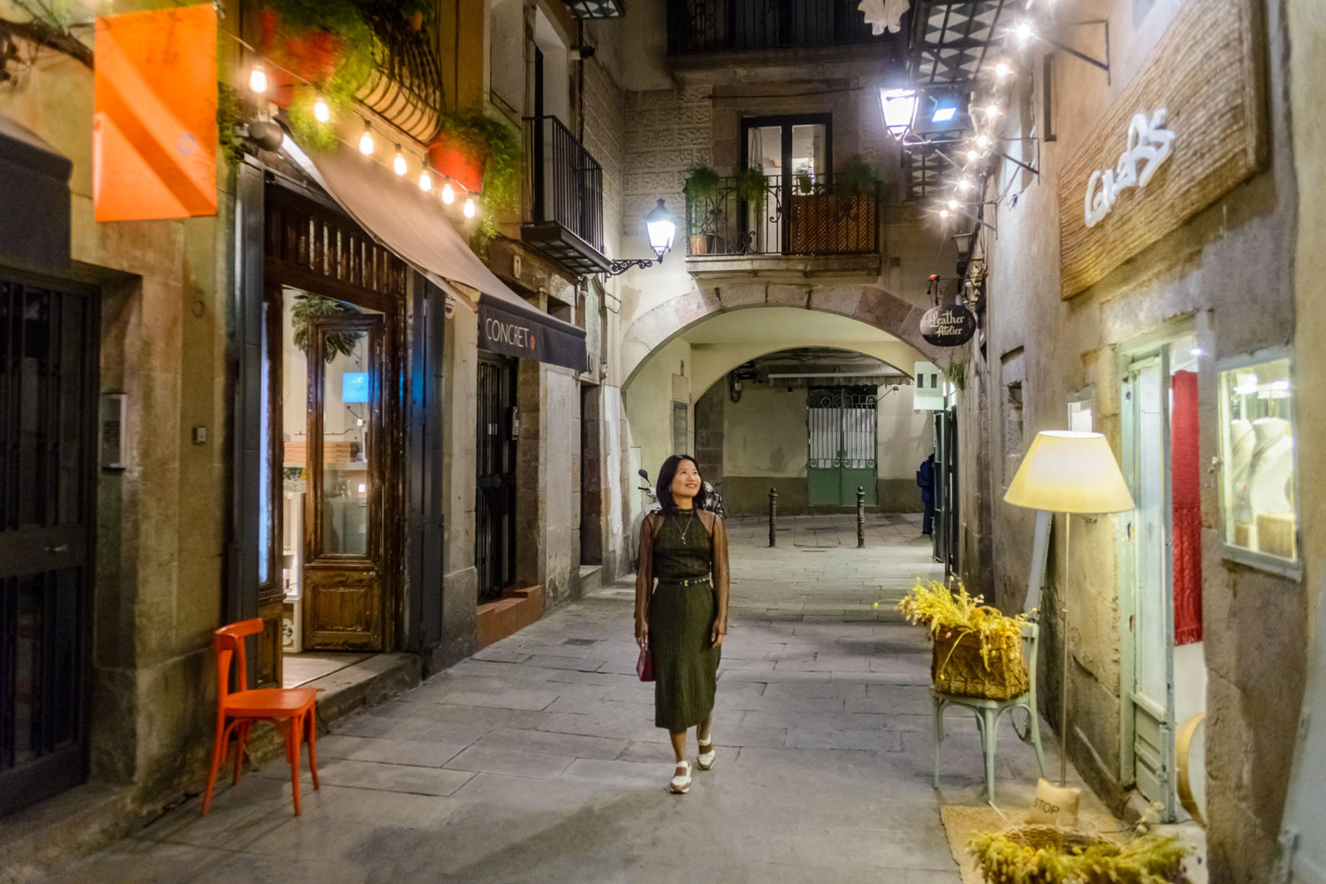Barcelona Gothic Quarter Tour with Tapas, Wine and Flamenco Show - Thumbnail 2