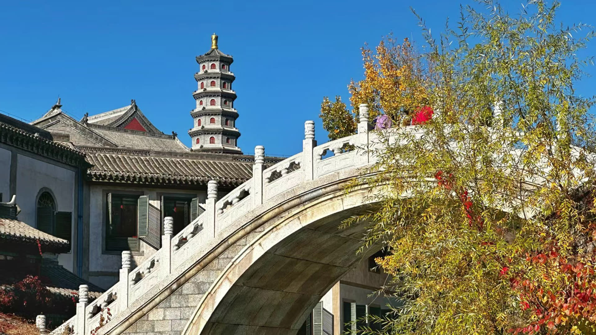 Gubei Water Town & Simatai Great Wall 1-Day Tour - Thumbnail 4