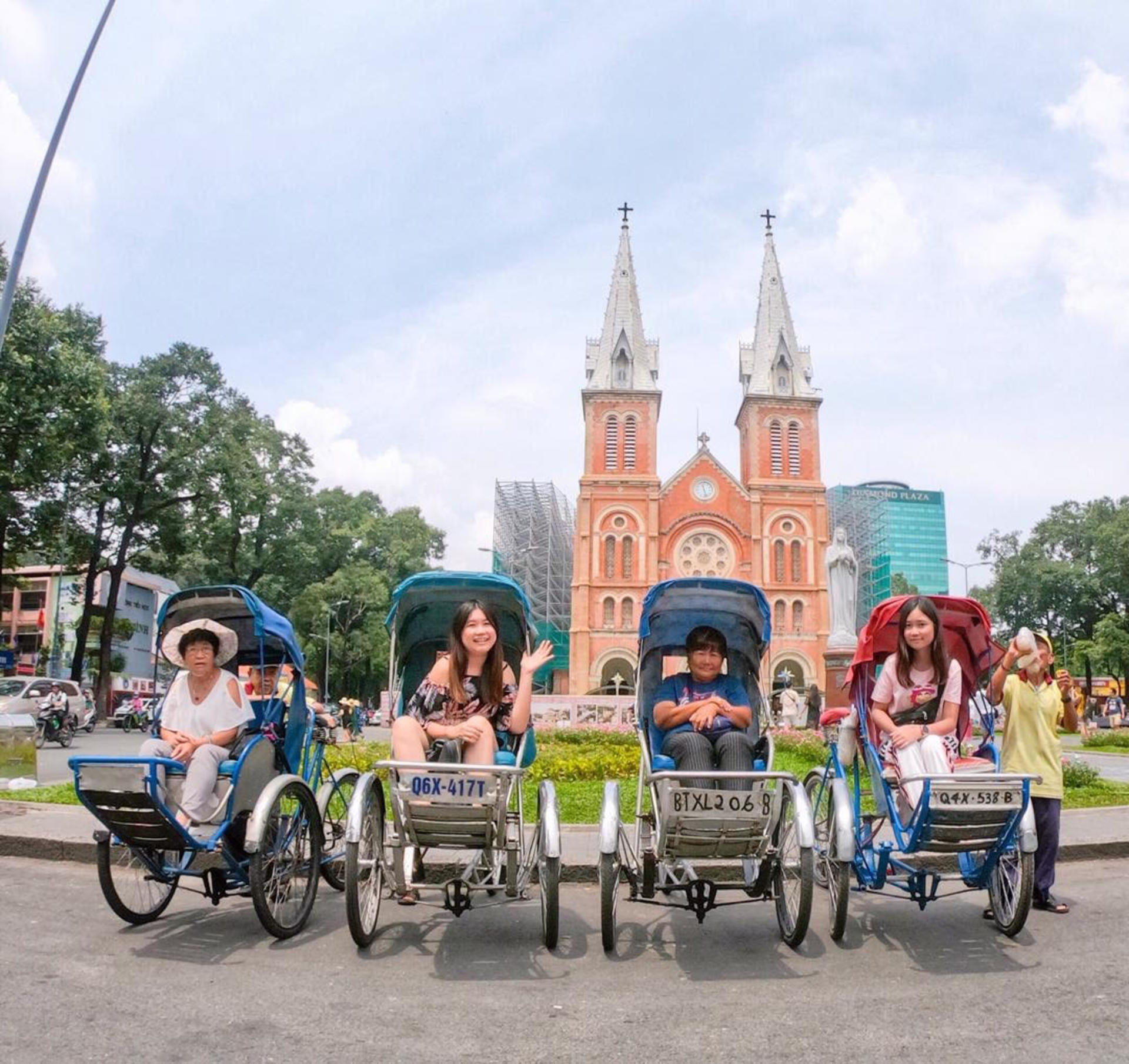 Cyclo Ride with Lunch or Dinner in Vietnamese Restaurant - Thumbnail 5