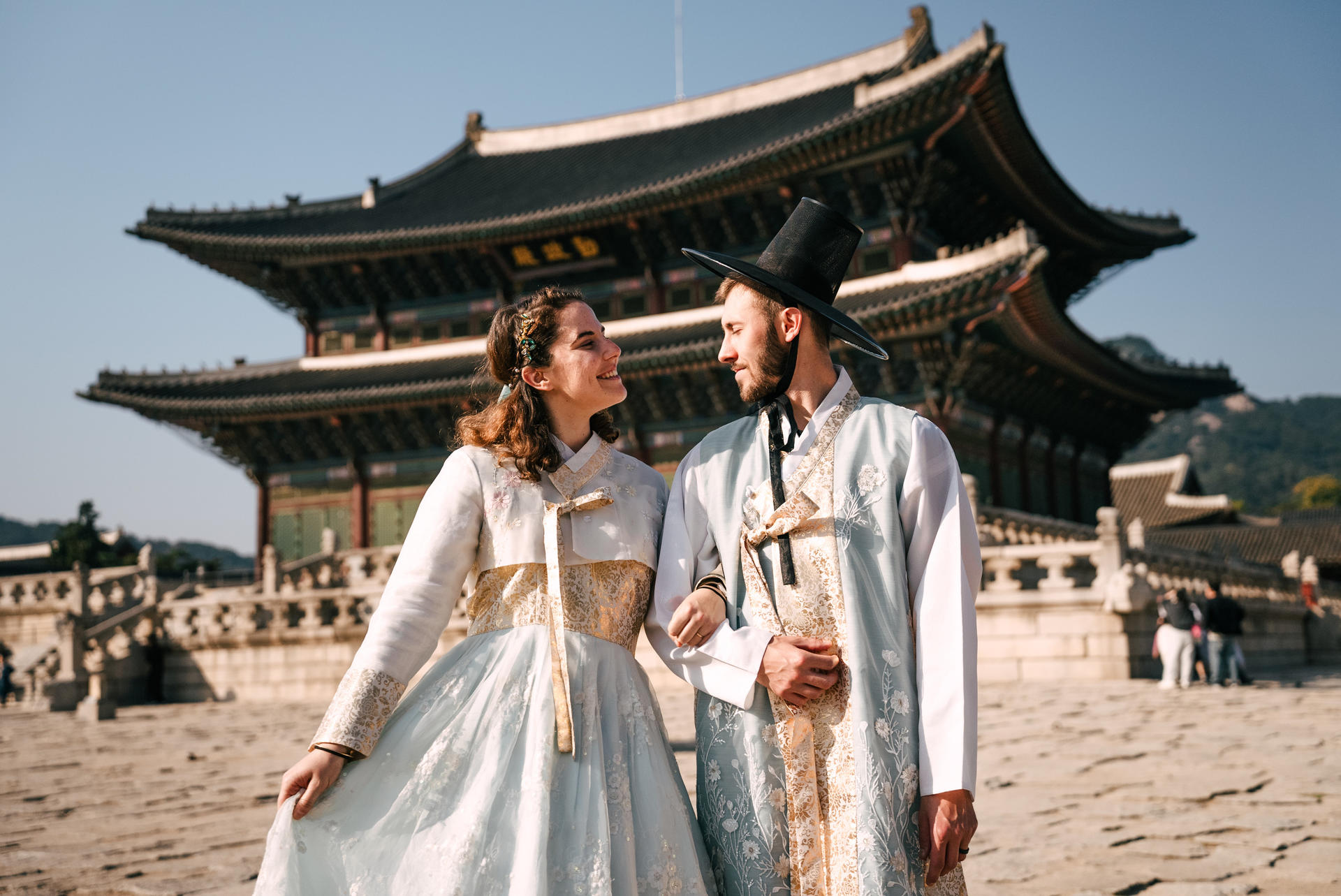Cinematic Hanbok Photoshoot Experience - Image 1
