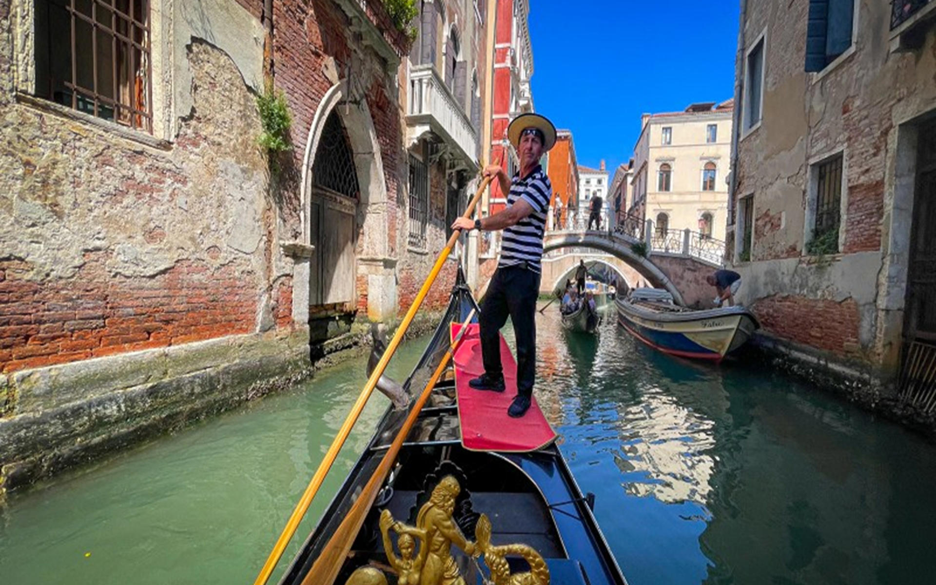 Venice Grand Canal Join-In Gondola Ride Experience - Thumbnail 2