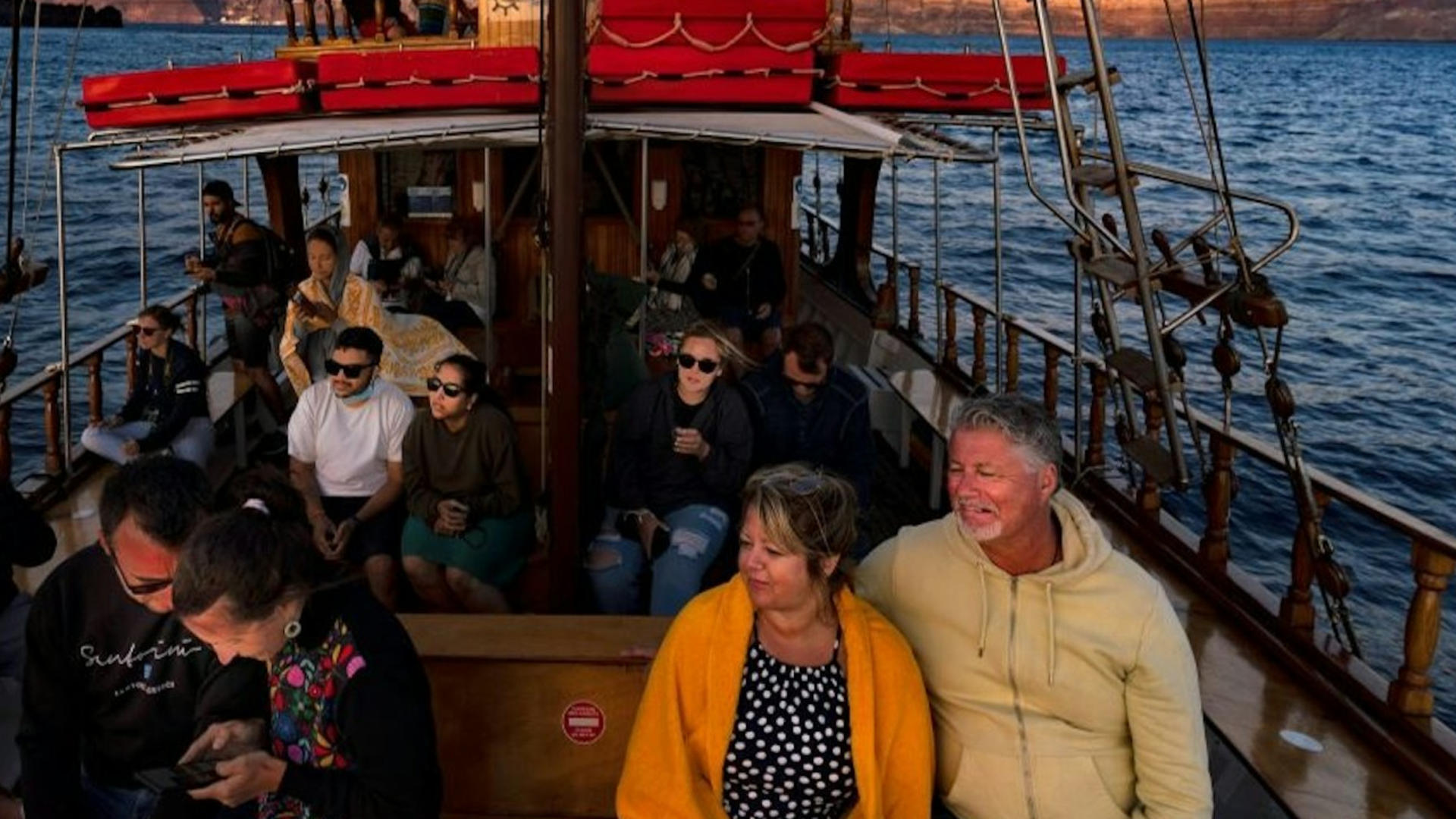 Sunset cruise tour in Santorini - Thumbnail 5