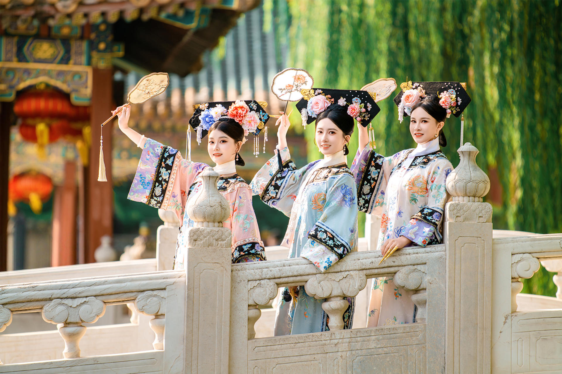 Beijing Beihai Park Ancient Costume Hanfu Travel Photography (Ancient Costume Hanfu + Makeup & Accessories/Photography/Multiple Packages Available) - Image 1