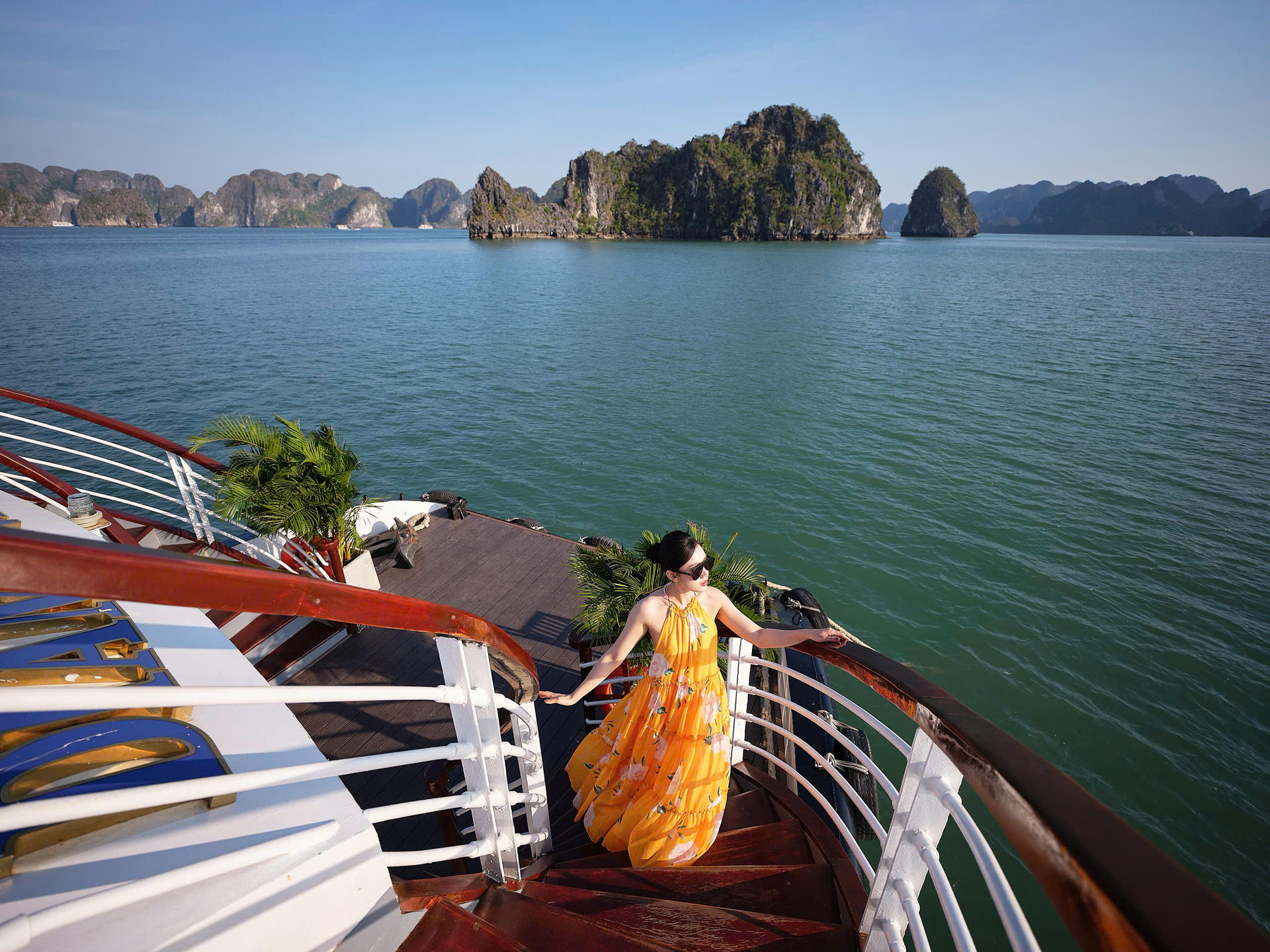 Diamond Luxury Day Cruise: Ha Long Bay,Sung Sot & Ti Top Island - Thumbnail 11