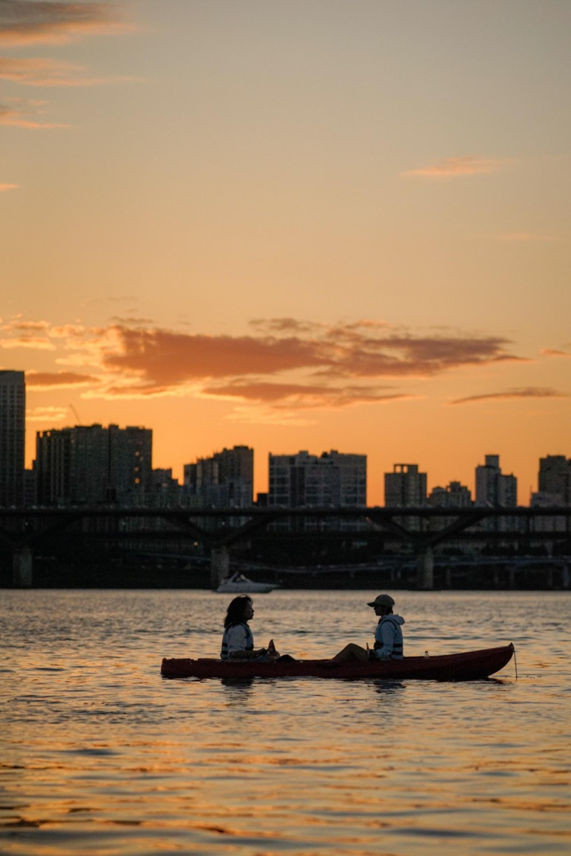 Kayak & Paddleboard Adventure on the Han River in Seoul - Thumbnail 20