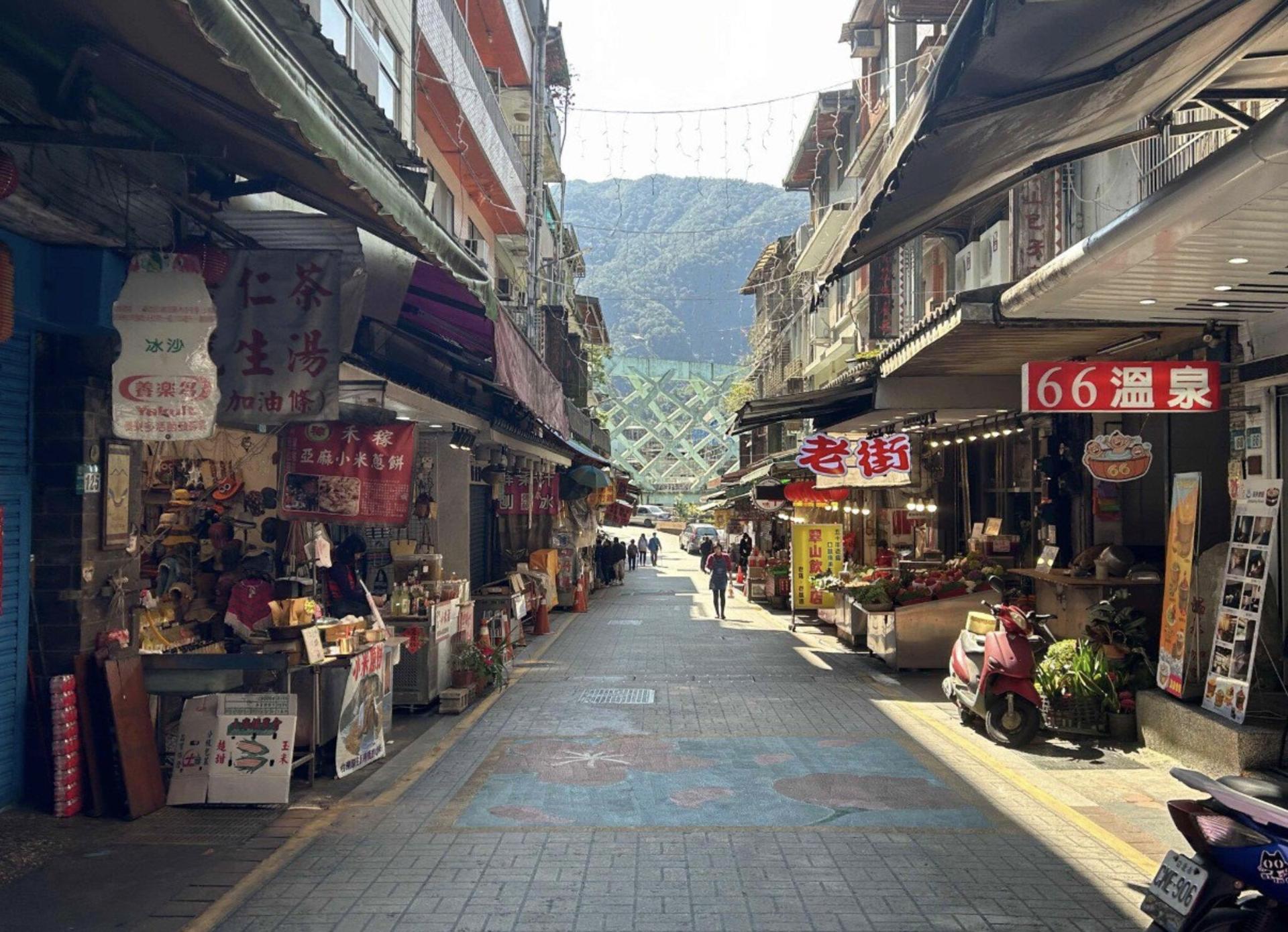 Wulai Yunxian Paradise & Wulai Trolley & Wulai Waterfall & Wulai Old Street & Hot Spring Foot Bath Experience Day Tour (Hotel Pick-up) - Thumbnail 13