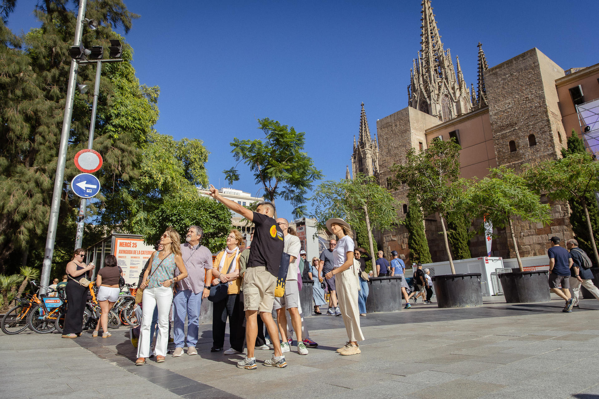 Gothic Quarter & El Born Walking Tour - Image 1