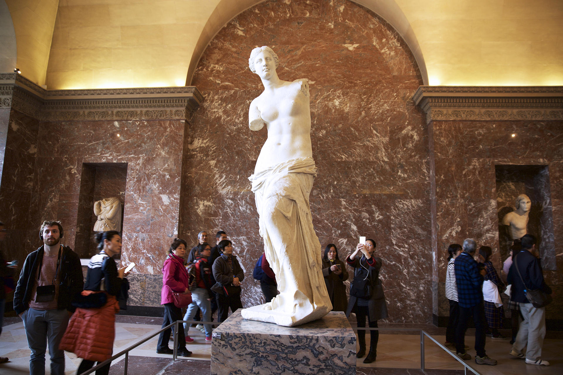 Louvre Museum small group guided tour at a peaceful time - Thumbnail 5